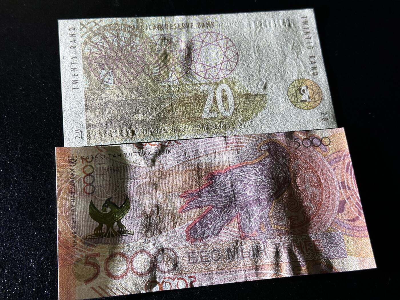 《外钞收藏家》第三百九十八期 南非20兰特+哈萨克斯坦5000 两张一起 全新UNC