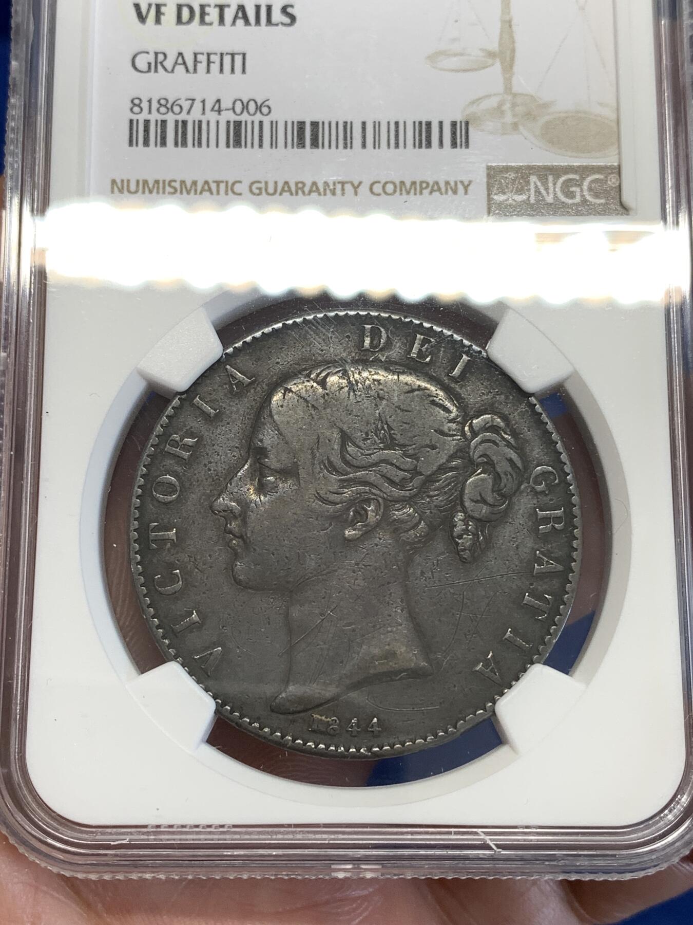 《竞宝斋》第294场- 周日，周一  2场连拍 （全场包邮） NGC VFD 英国 1844年 年轻版 维多利亚女王 克朗大银币 炭黑包浆 细节优秀