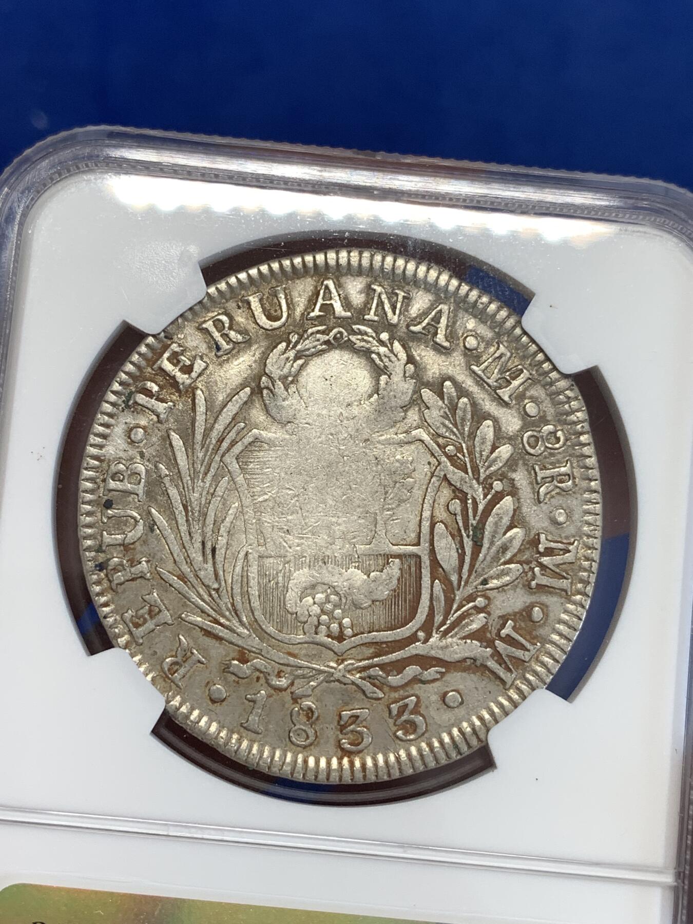 《竞宝斋》第294场- 周日，周一  2场连拍 （全场包邮） NGC VFD 秘鲁 1833年 站人8瑞尔 大银币 少见品种