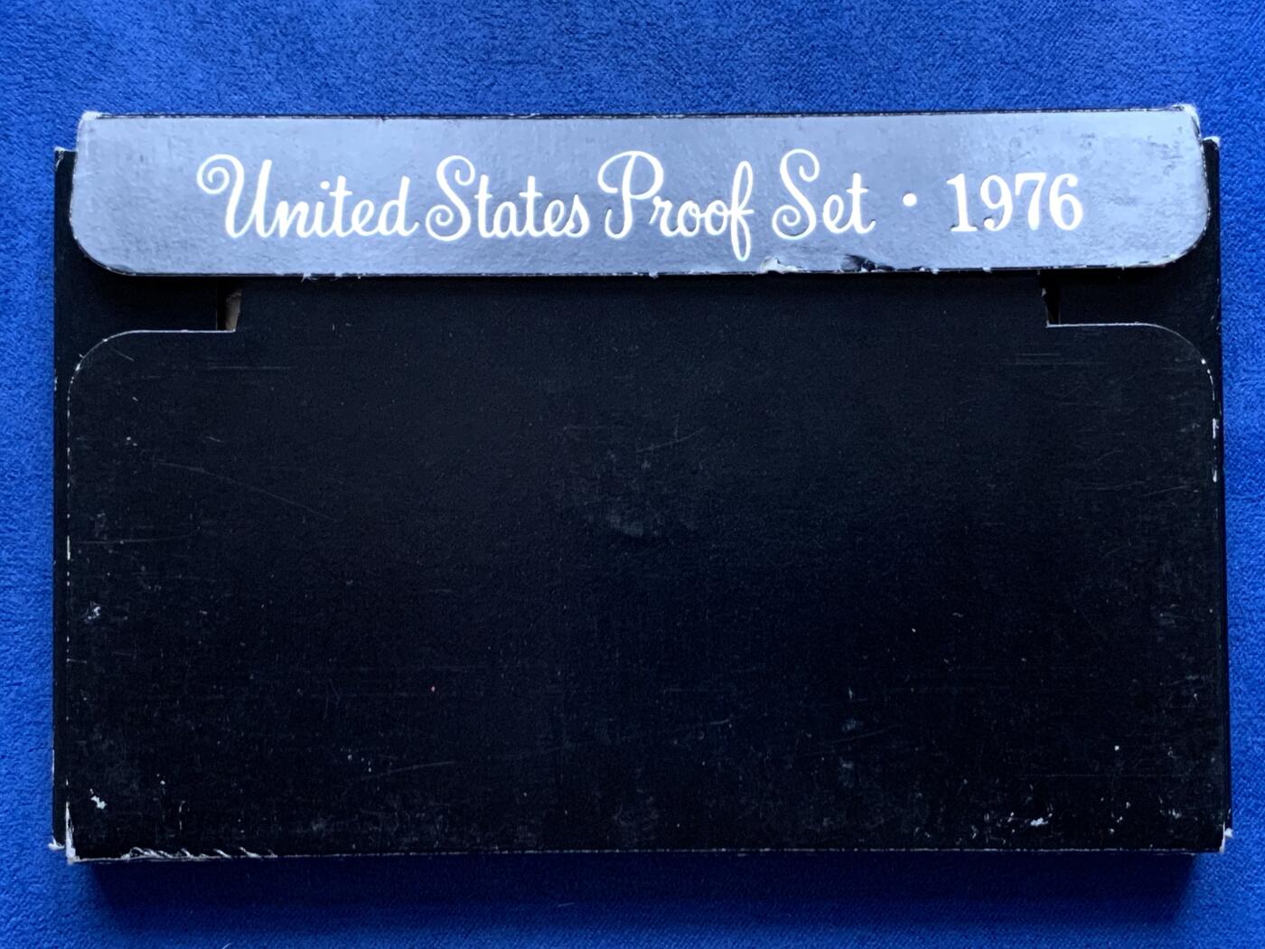 《竞宝斋》第294场- 周日，周一  2场连拍 （全场包邮） 美国1976年精致套币 纸册齐全的较为少见