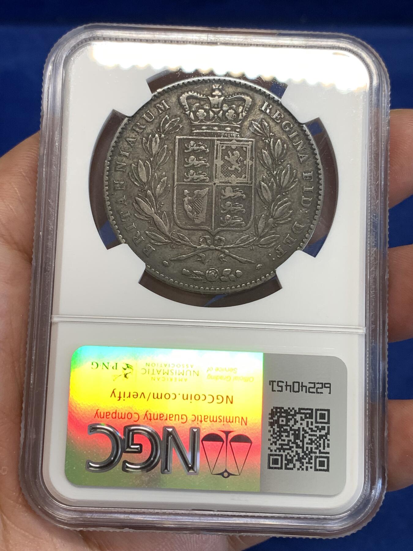 《竞宝斋》第294场- 周日，周一  2场连拍 （全场包邮） NGC VFD 英国 1844年 年轻版 维多利亚女王 克朗大银币 炭黑包浆 细节优秀