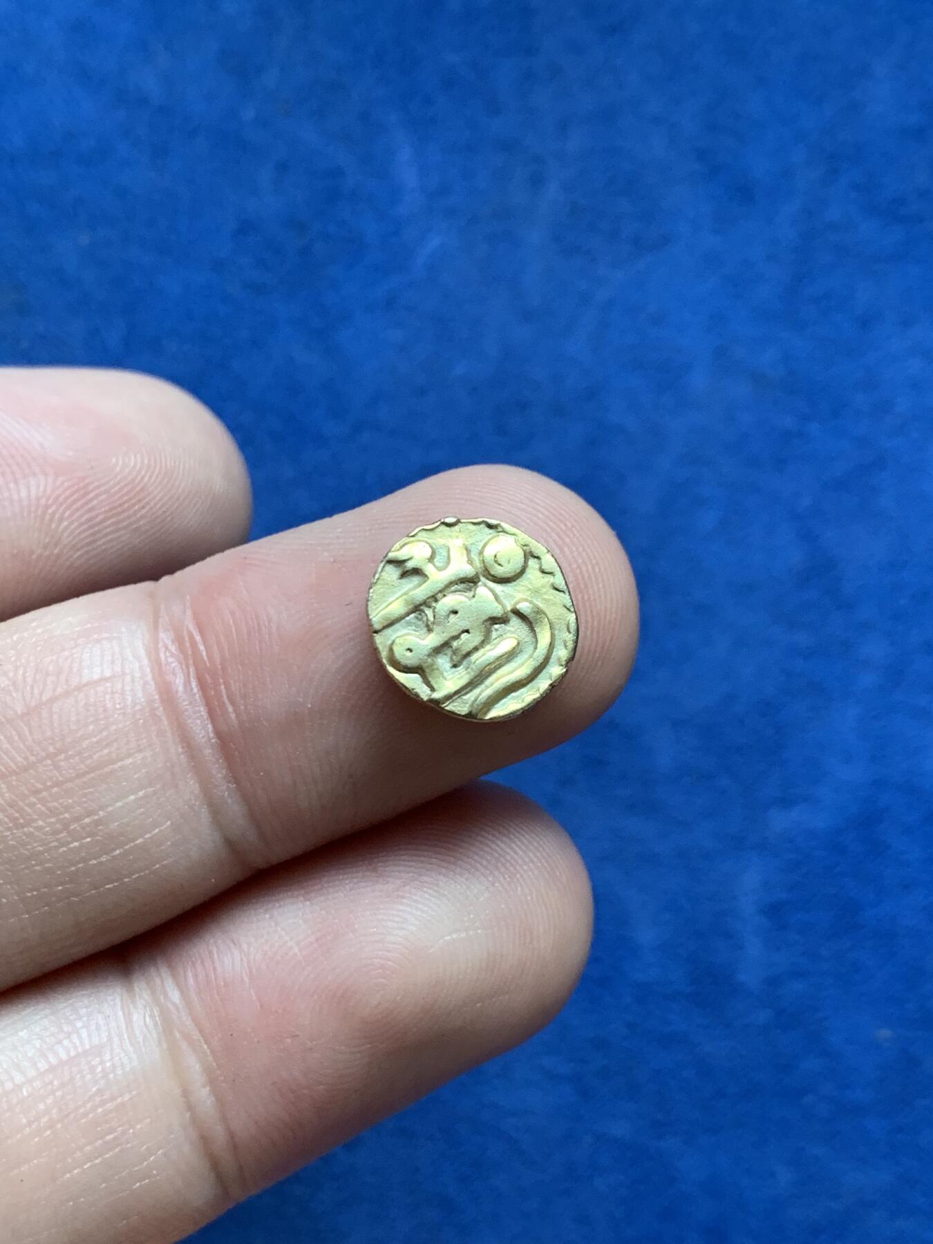 《竞宝斋》第294场- 周日，周一  2场连拍 （全场包邮） 锡兰985-1014拉贾一世1/4卡哈瓦努金币 1.07g