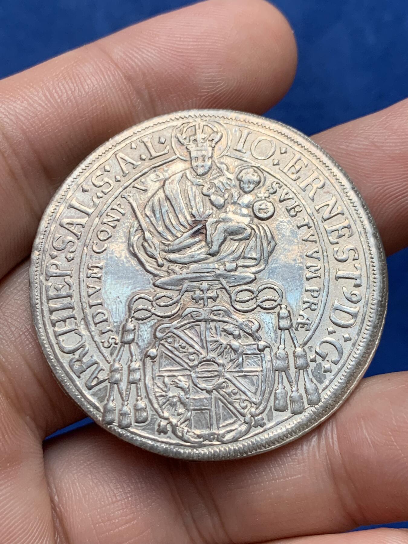 《竞宝斋》第294场- 周日，周一  2场连拍 （全场包邮） 神圣罗马帝国 1696 萨尔茨堡 圣母抱婴泰勒 大银币 细节见图