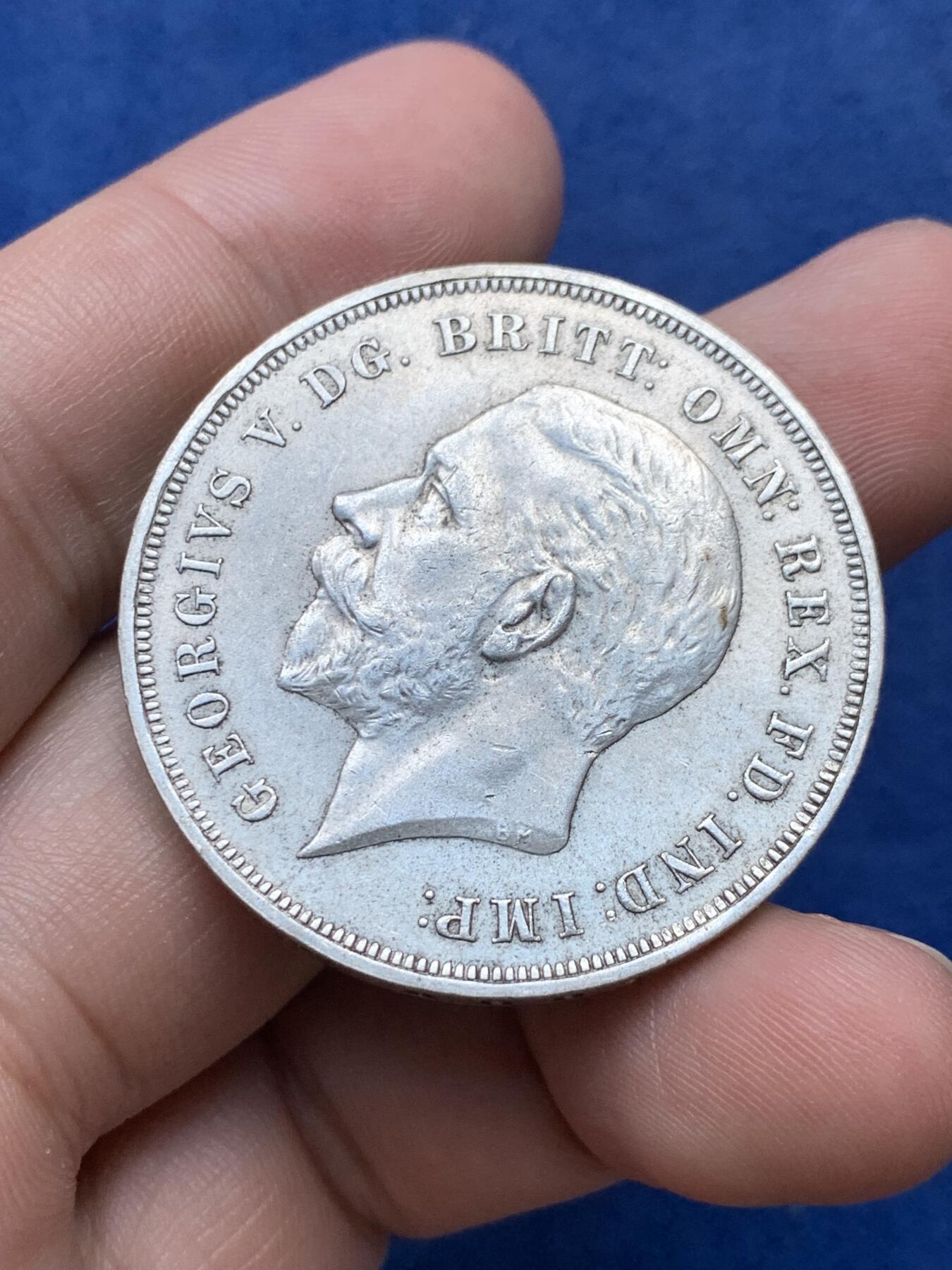 《竞宝斋》第294场- 周日，周一  2场连拍 （全场包邮） 英国1935年乔治五世木马剑1克朗银币