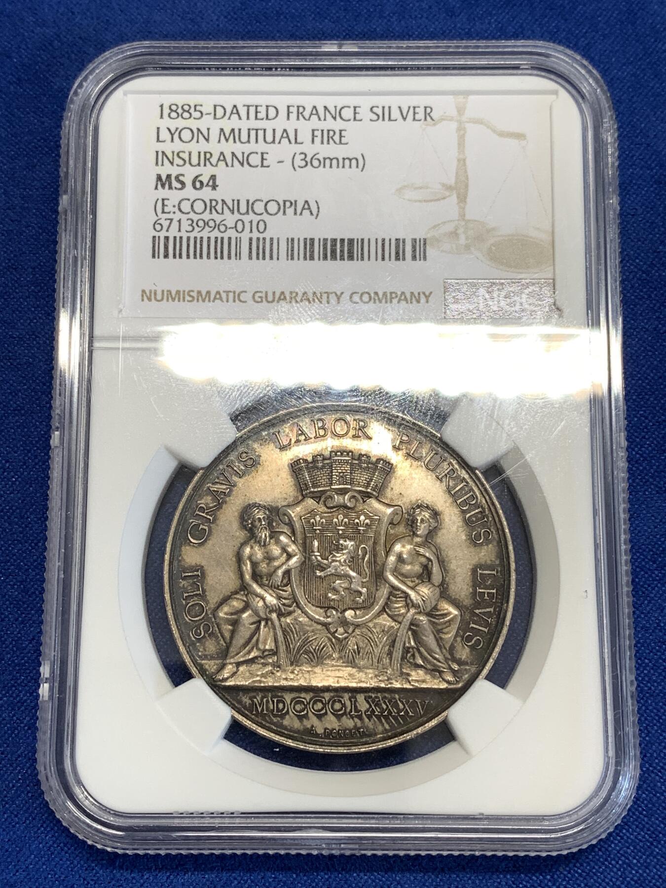 《竞宝斋》第294场- 周日，周一  2场连拍 （全场包邮） NGC MS64  1885年法国里昂火灾保险 首见品，双面图案精美绝伦，火蝾螈漂亮。值得收藏。直径36mm、重21.13克