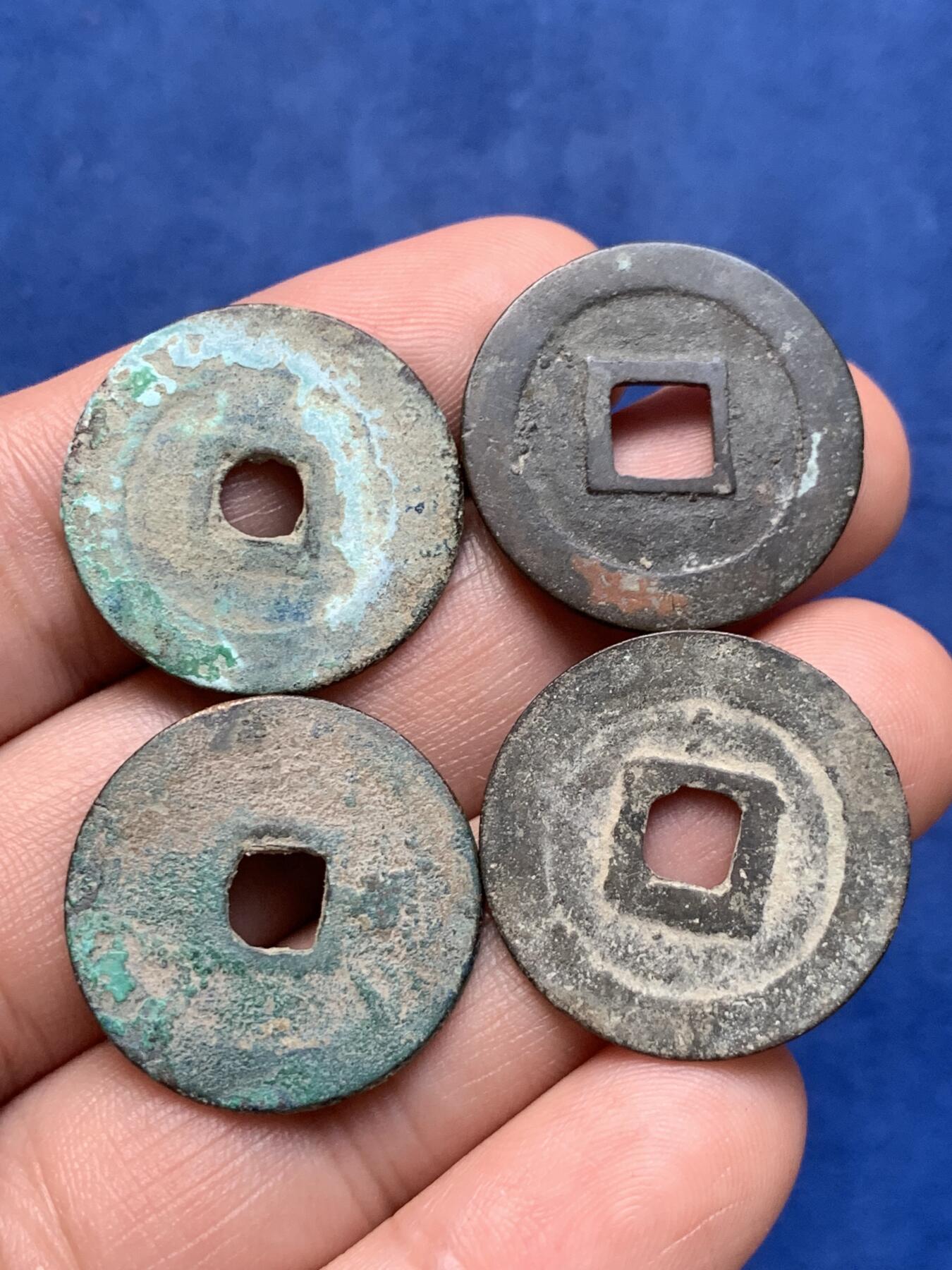 《竞宝斋》第294场- 周日，周一  2场连拍 （全场包邮） 4枚一组 景兴通宝