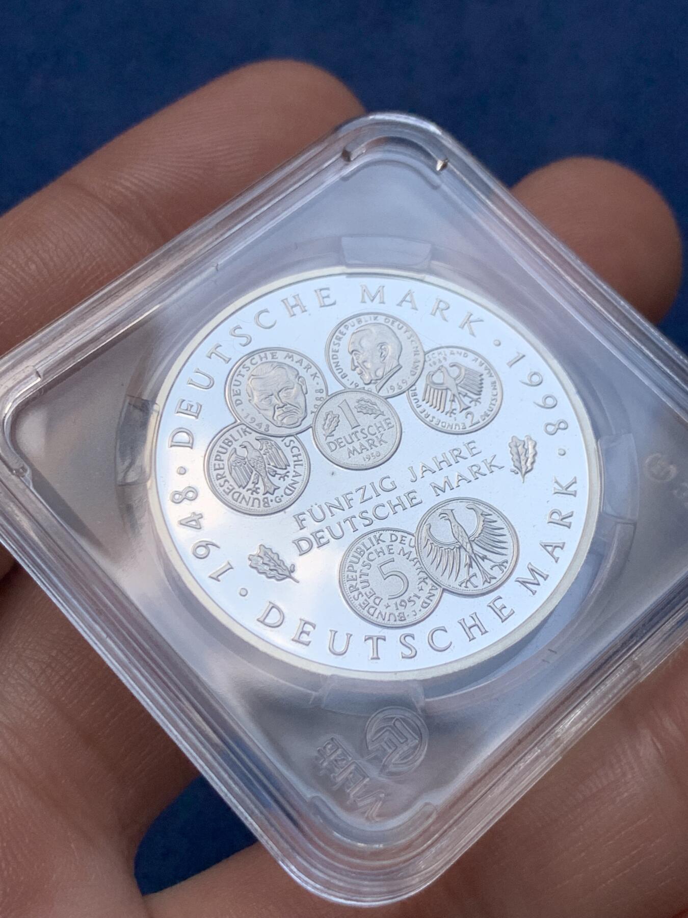 《竞宝斋》第294场- 周日，周一  2场连拍 （全场包邮） 德国1998年马克发行50周年10马克精制纪念银币 币中币