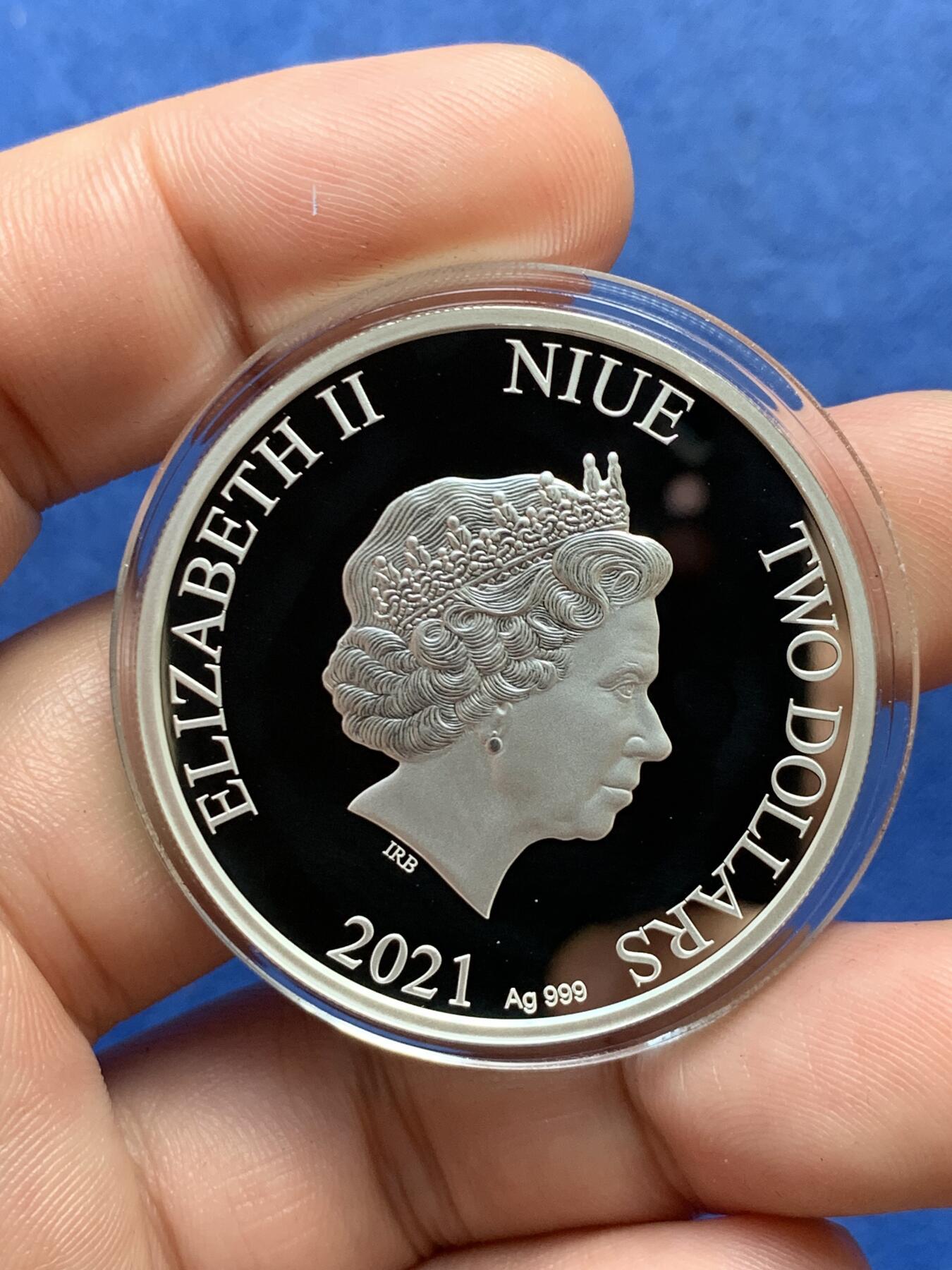 《竞宝斋》第294场- 周日，周一  2场连拍 （全场包邮） 纽埃2021年电子邮件50周年2元纪念银币 一盎司999银 发行量仅500枚 币面回车键的设计富有新意