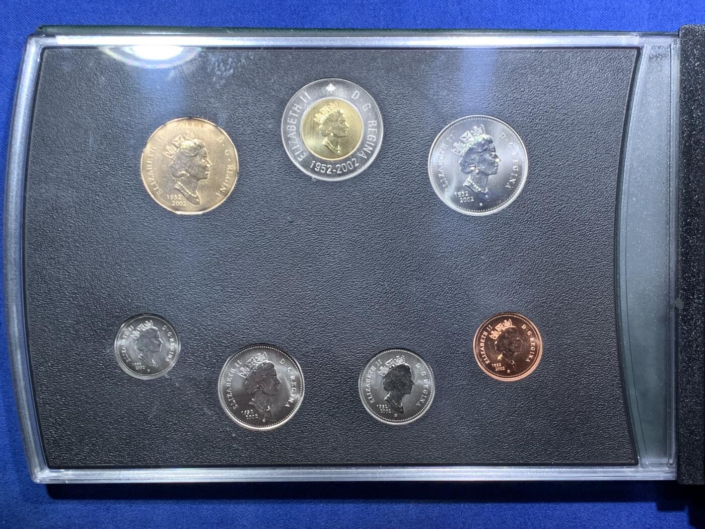 《竞宝斋》第294场- 周日，周一  2场连拍 （全场包邮） 2002 加拿大 特殊样币套装 这一套和普通的MS完全不同 采用的是反精制reverse proof工艺 图案都是加拿大有代表性的动物 送评都会写SP 非常少见