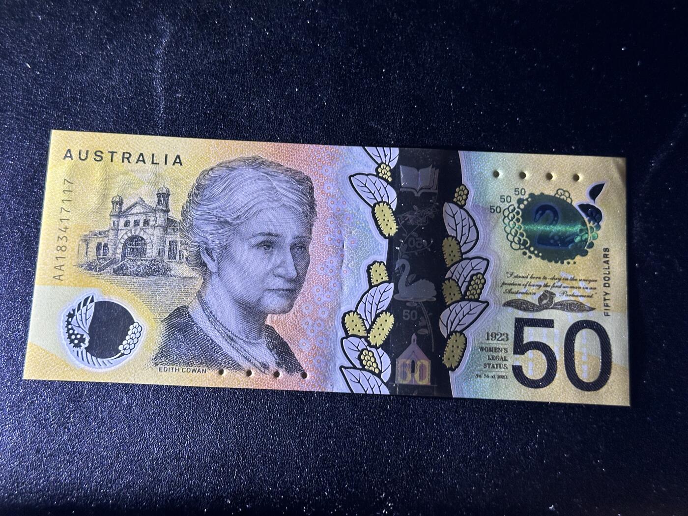《外钞收藏家》第三百九十八期 2018年澳大利亚50元 AA冠 全新UNC 轻微点钞痕