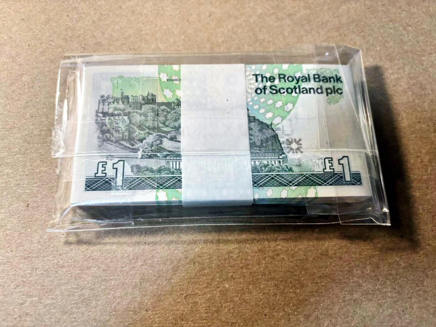 【Blue Auction】✨世界纸币精拍第520期【精】  【整刀】苏格兰 2001年1镑 大卷毛 全新UNC