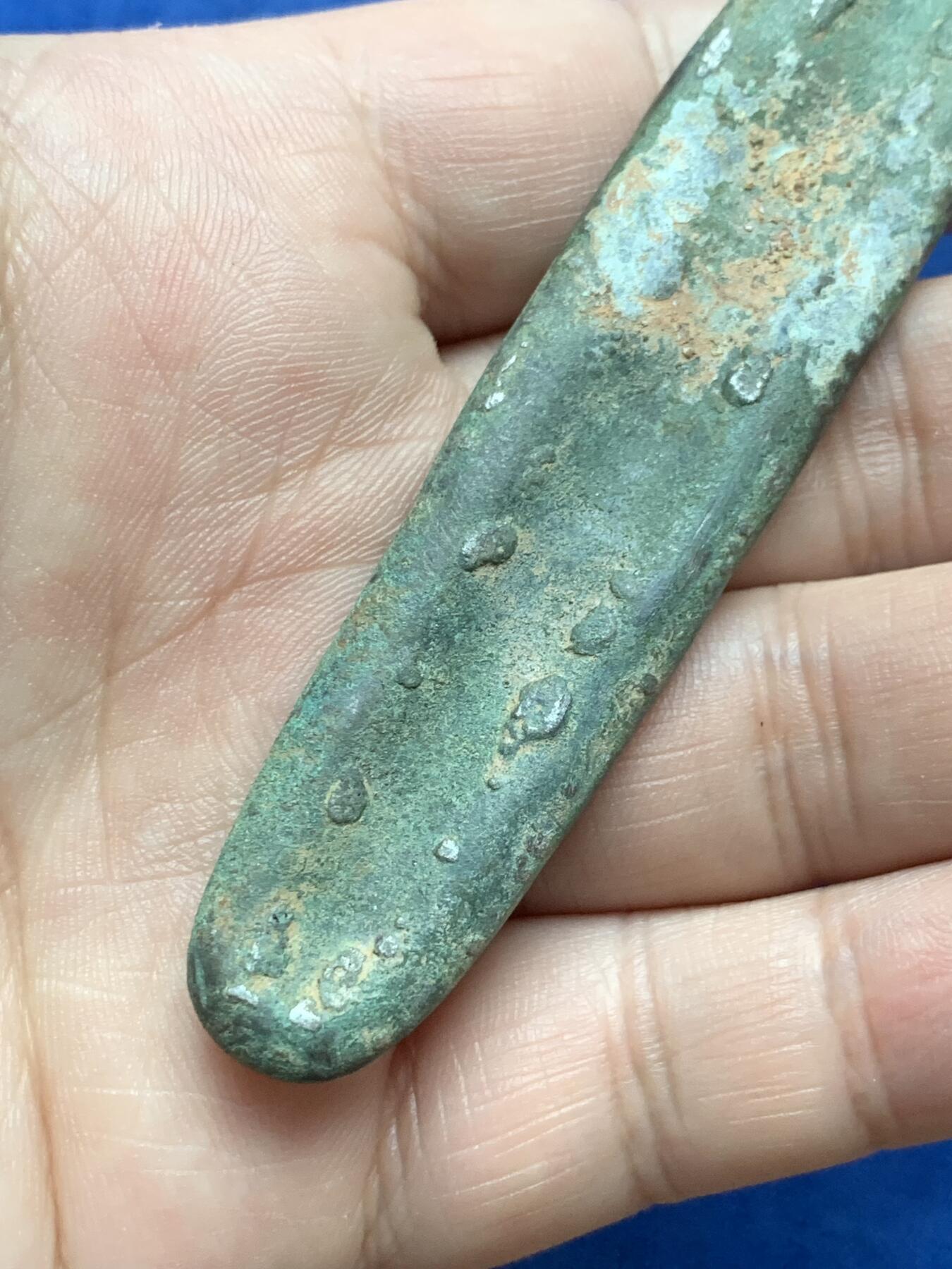 《竞宝斋》第294场- 周日，周一  2场连拍 （全场包邮） 泰国 暹罗国 素可泰王朝 大型虎舌铜条 元末明初 400年历史 重量73.9克