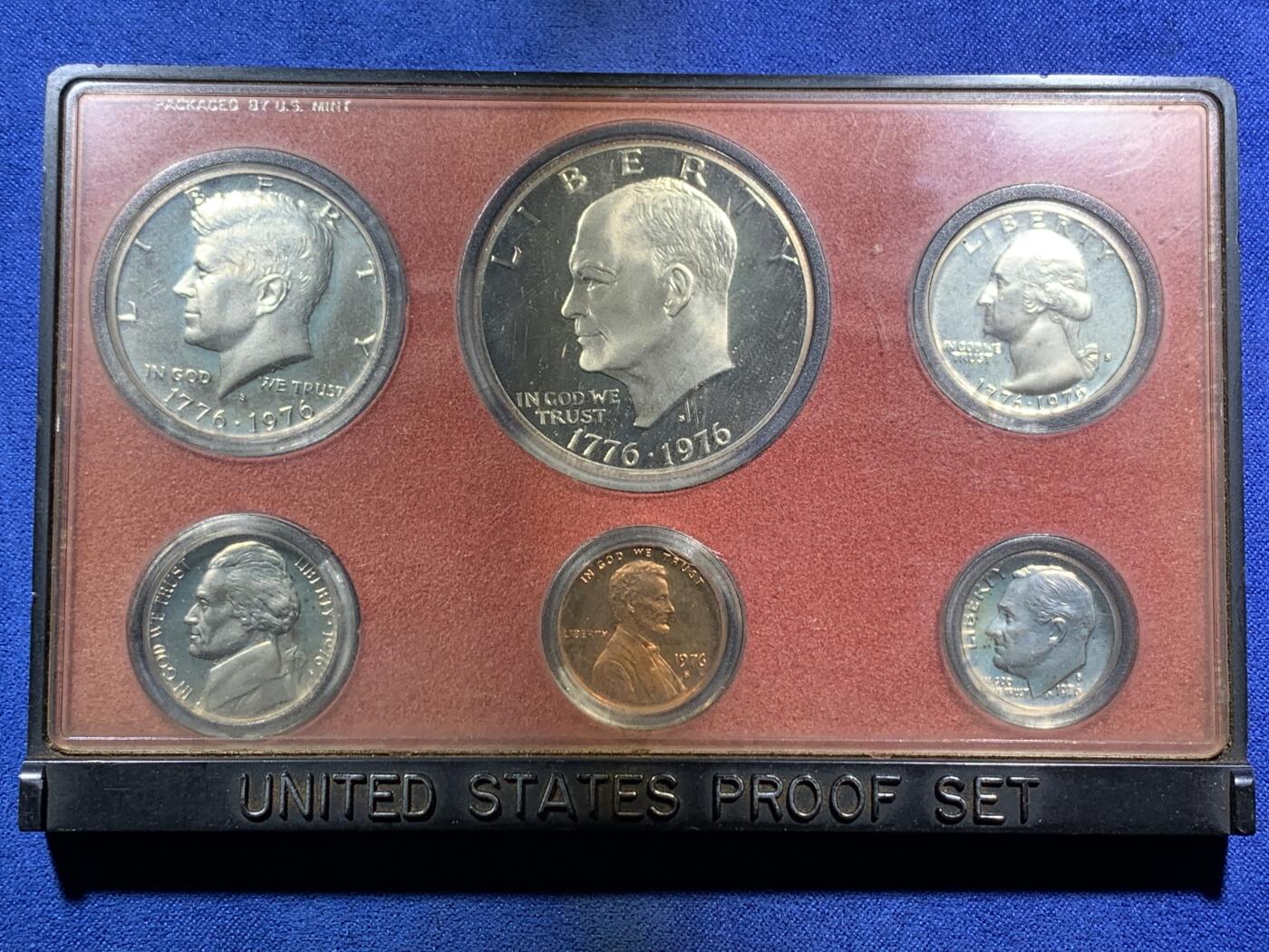 《竞宝斋》第294场- 周日，周一  2场连拍 （全场包邮） 美国1976年精致套币 纸册齐全的较为少见