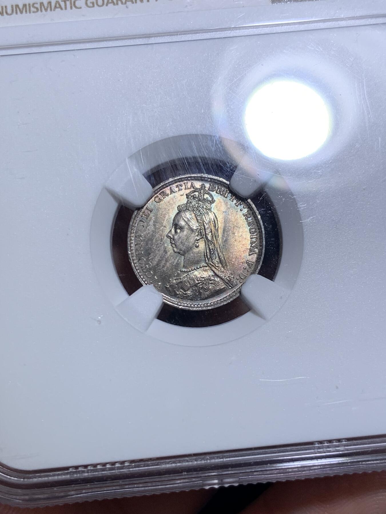 《竞宝斋》第294场- 周日，周一  2场连拍 （全场包邮） NGC MS66 英国1887年维多利亚高冠3便士银币 高分不易