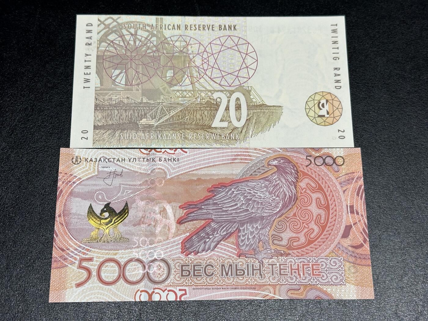《外钞收藏家》第三百九十八期 南非20兰特+哈萨克斯坦5000 两张一起 全新UNC