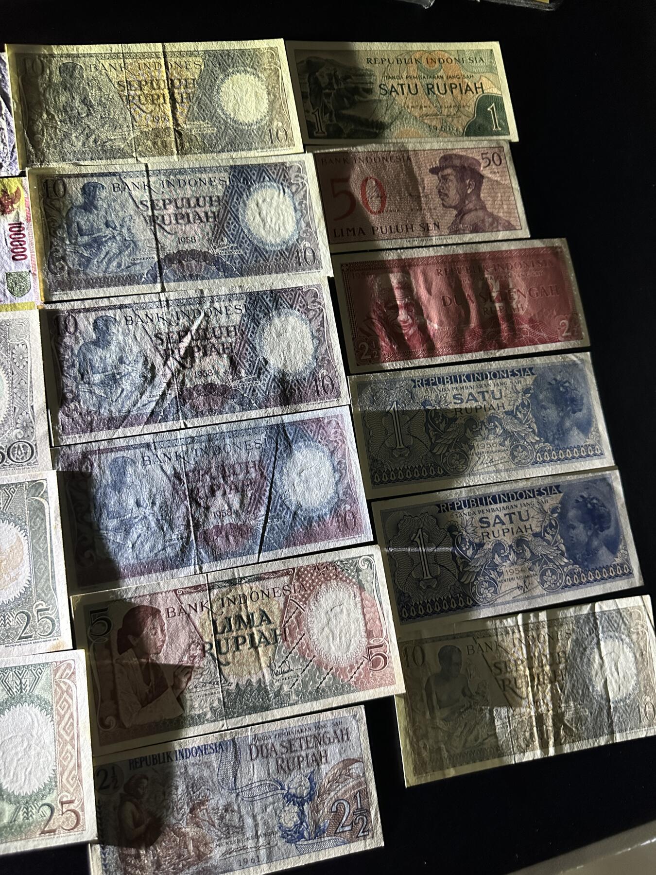 《外钞收藏家》第三百九十八期 22张马来和印尼的旧纸币 品相如图