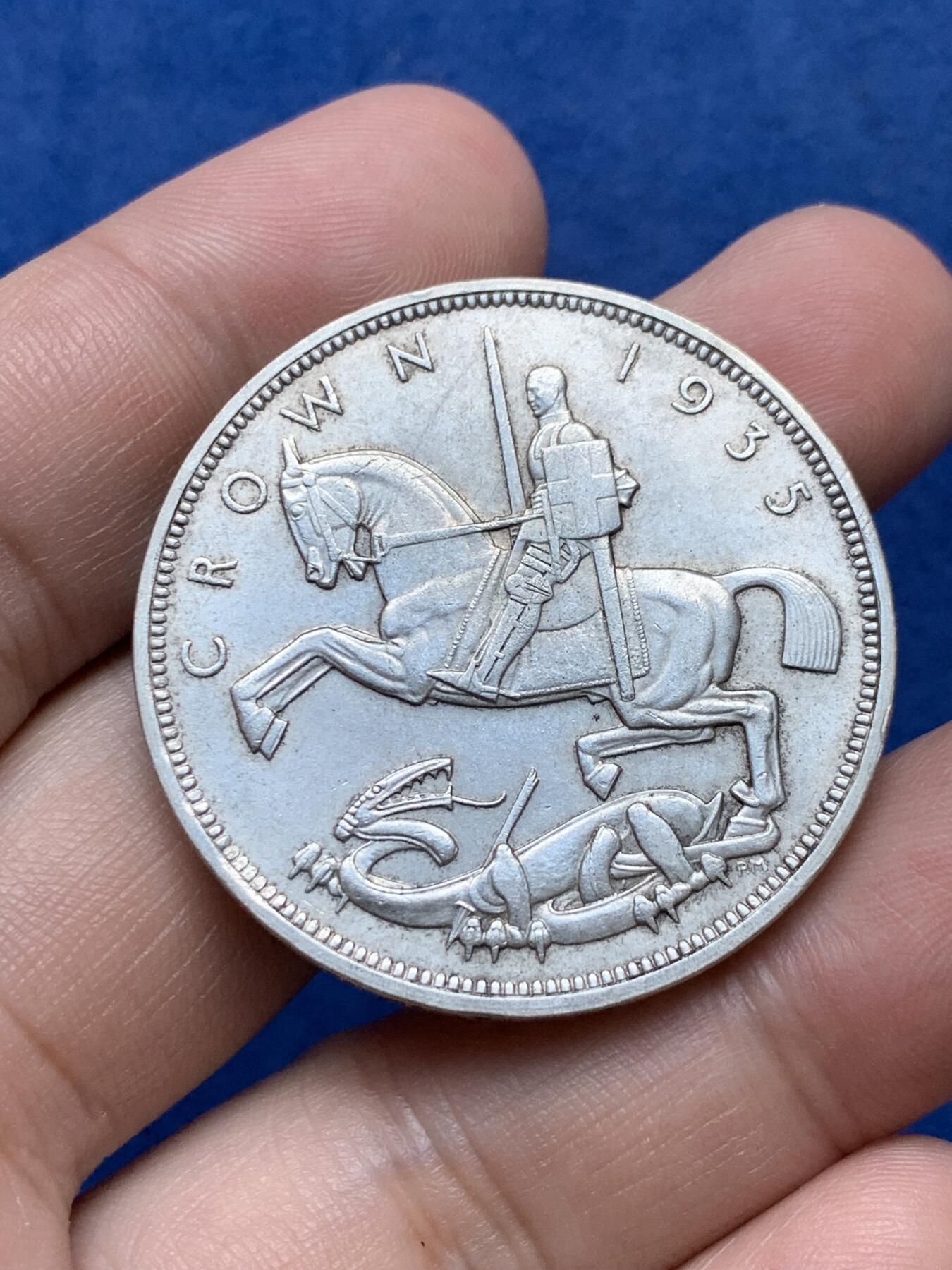 《竞宝斋》第294场- 周日，周一  2场连拍 （全场包邮） 英国1935年乔治五世木马剑1克朗银币