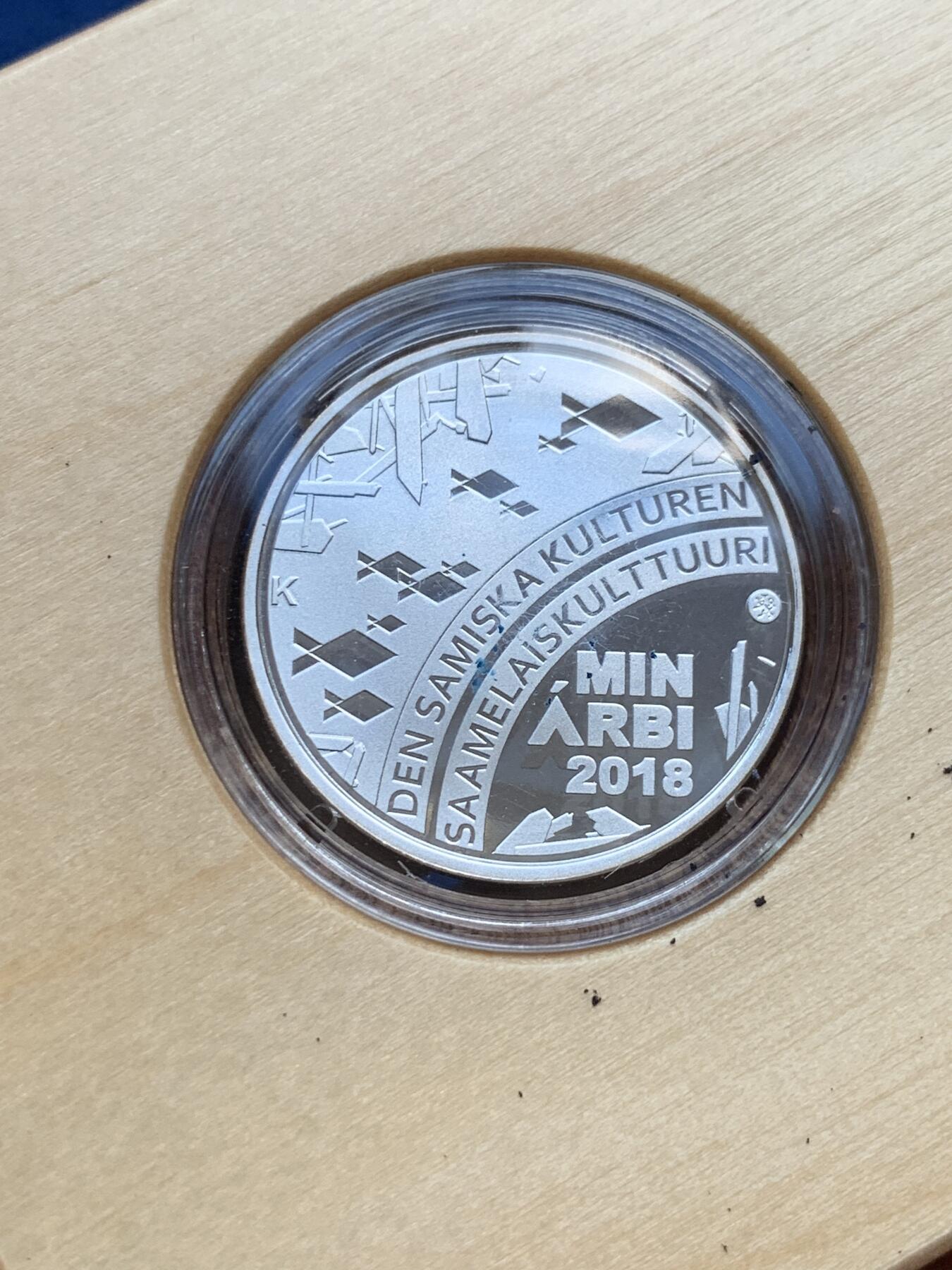 《竞宝斋》第294场- 周日，周一  2场连拍 （全场包邮） 2018年 芬兰 10欧元 撒西咪文化纪念 发行数量：8000 银0.5 10克 原盒证