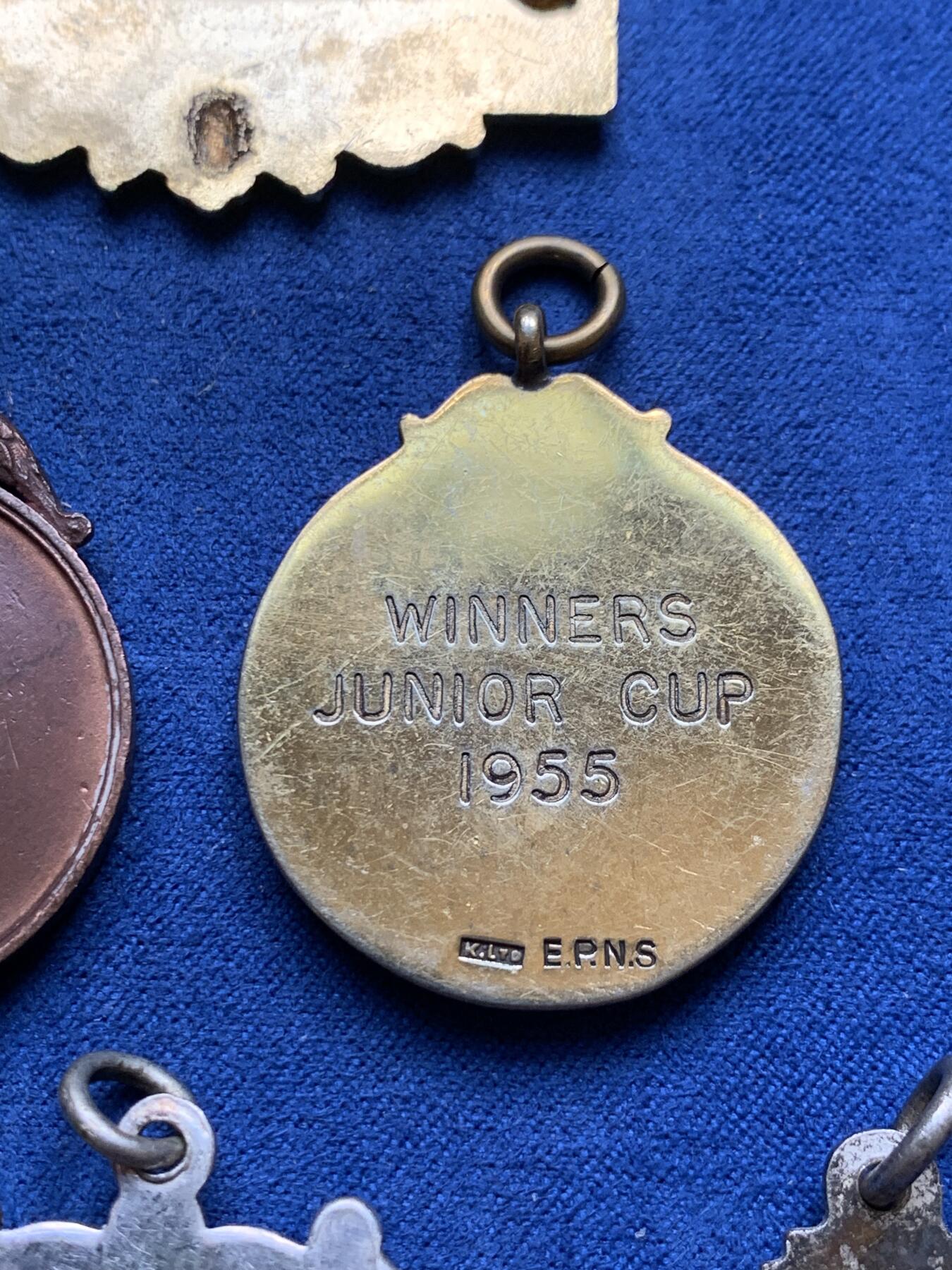 《竞宝斋》第294场- 周日，周一  2场连拍 （全场包邮） 外国纪念章一组 细节见图