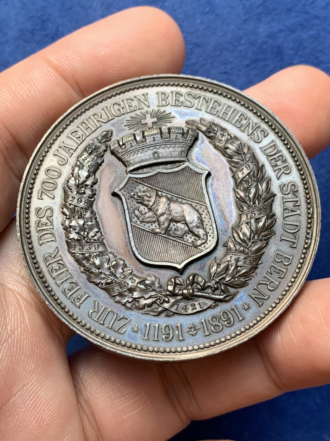 《竞宝斋》第294场- 周日，周一  2场连拍 （全场包邮） 1891年瑞士伯尔尼建城700周年纪念大铜章 直径50mm 高点完美 底板镜面感很强的一枚！