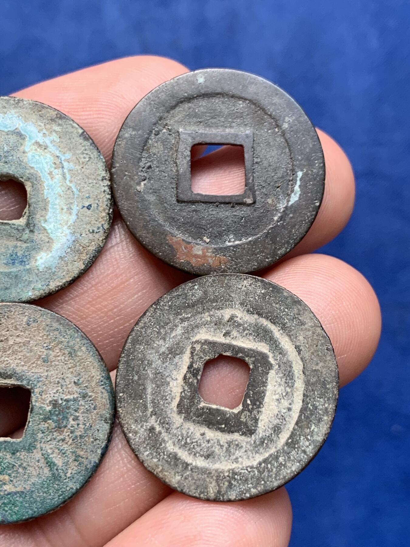 《竞宝斋》第294场- 周日，周一  2场连拍 （全场包邮） 4枚一组 景兴通宝