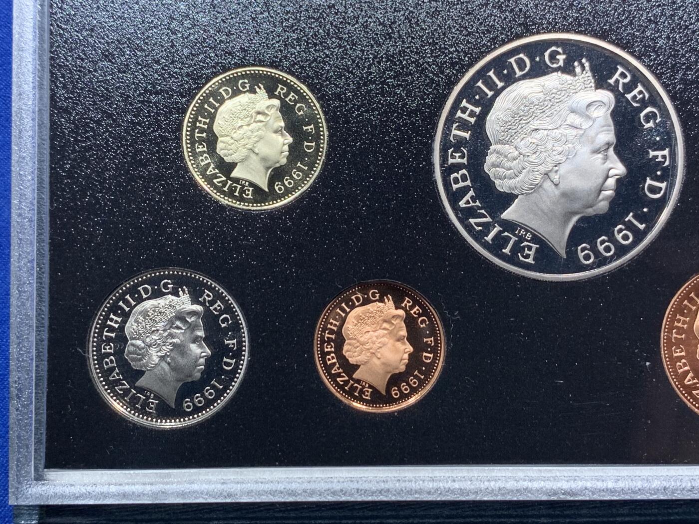 《竞宝斋》第294场- 周日，周一  2场连拍 （全场包邮） 1999 英国官方PS 原盒证 1 2 5镑均为纪念币