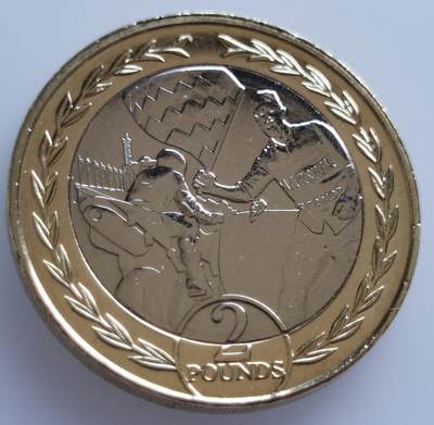  外国钱币散币场20240807（中拍皆有赠品），每周两拍，可寄存，周日统一发货 - 极美品马恩岛2022年终极公路赛2英镑双色纪念币