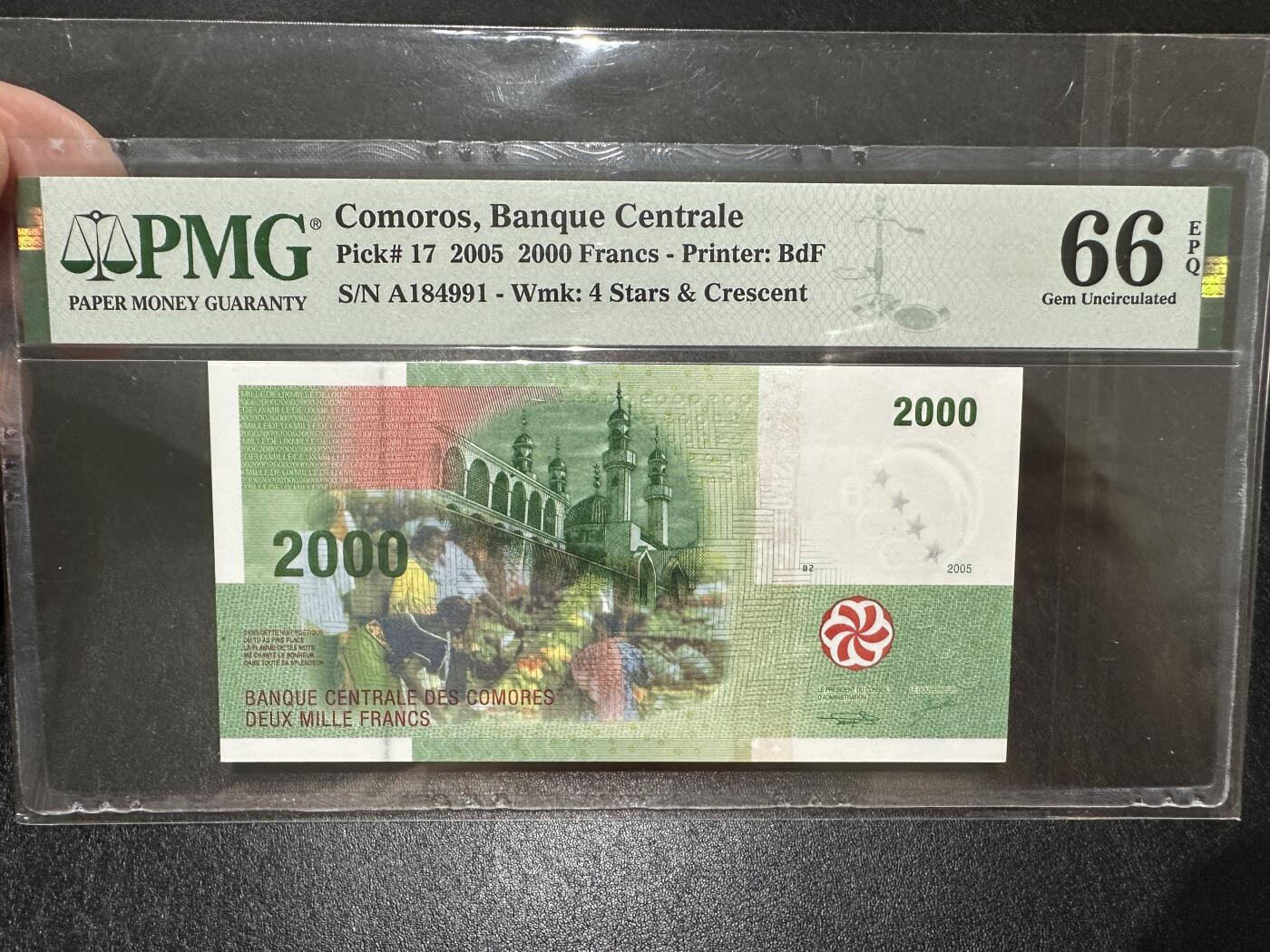 《外钞收藏家》第三百九十九期 2005年科摩罗2000法郎 PMG66 A冠