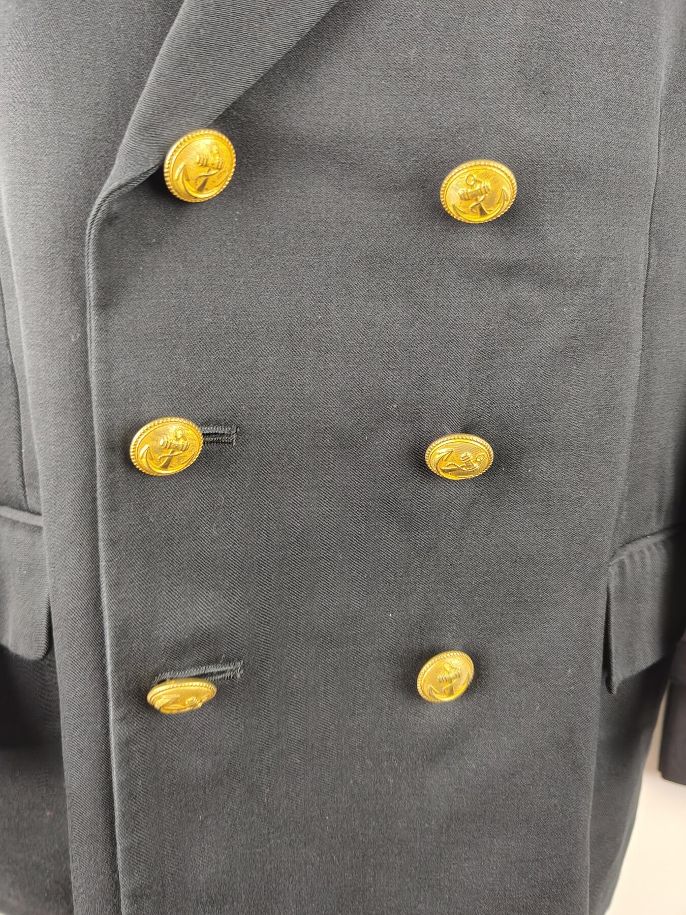 全场0元起拍 第180期 咸鱼国勋章拍卖专场 8月7日（周三）下午6：00开始 日本海自一等海尉常服一套 胸围108 肩宽45 衣长73 袖长55 腰围80 裤长99