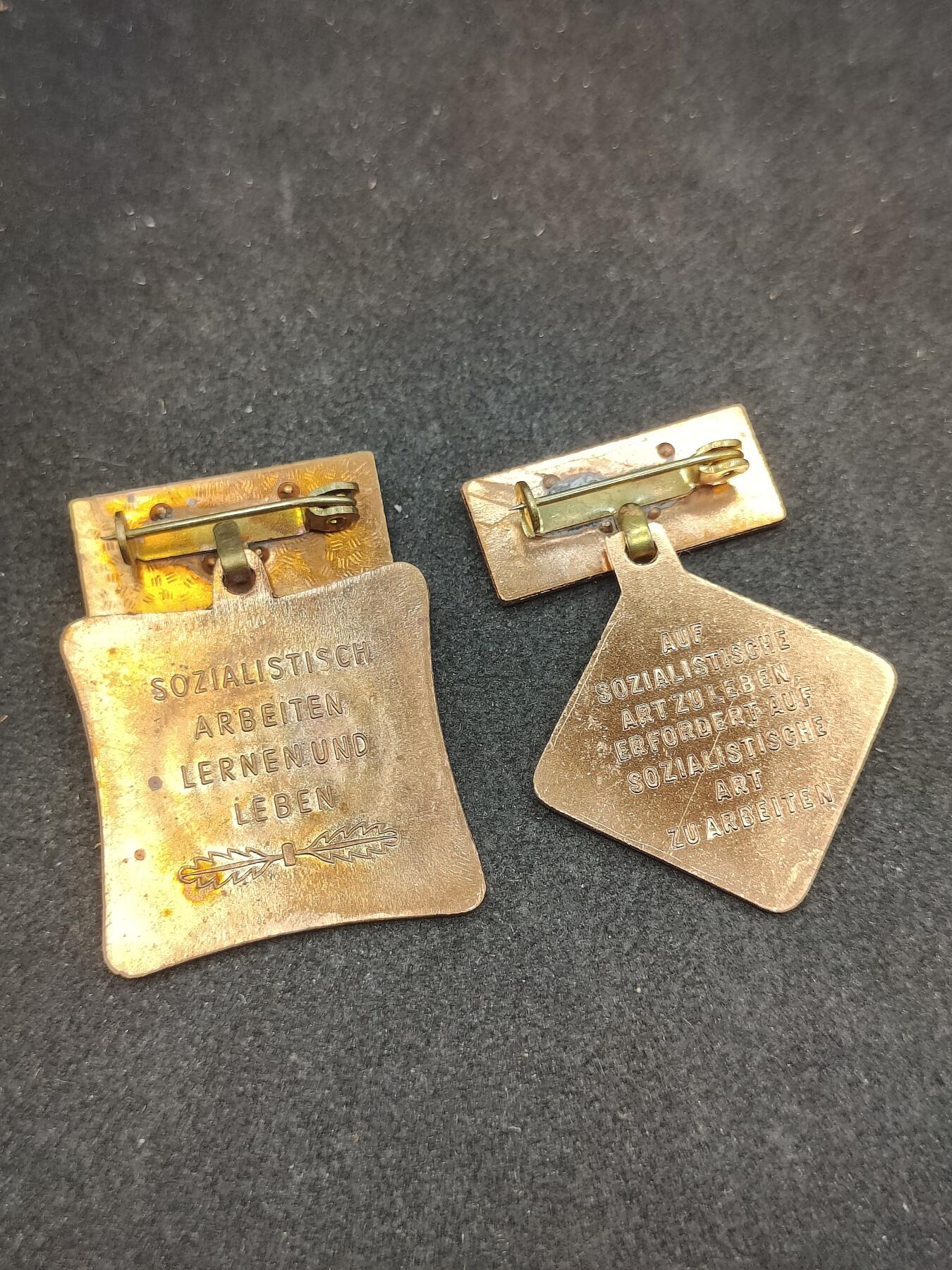 全场0元起拍 第180期 咸鱼国勋章拍卖专场 8月7日（周三）下午6：00开始 东德劳动奖章两个