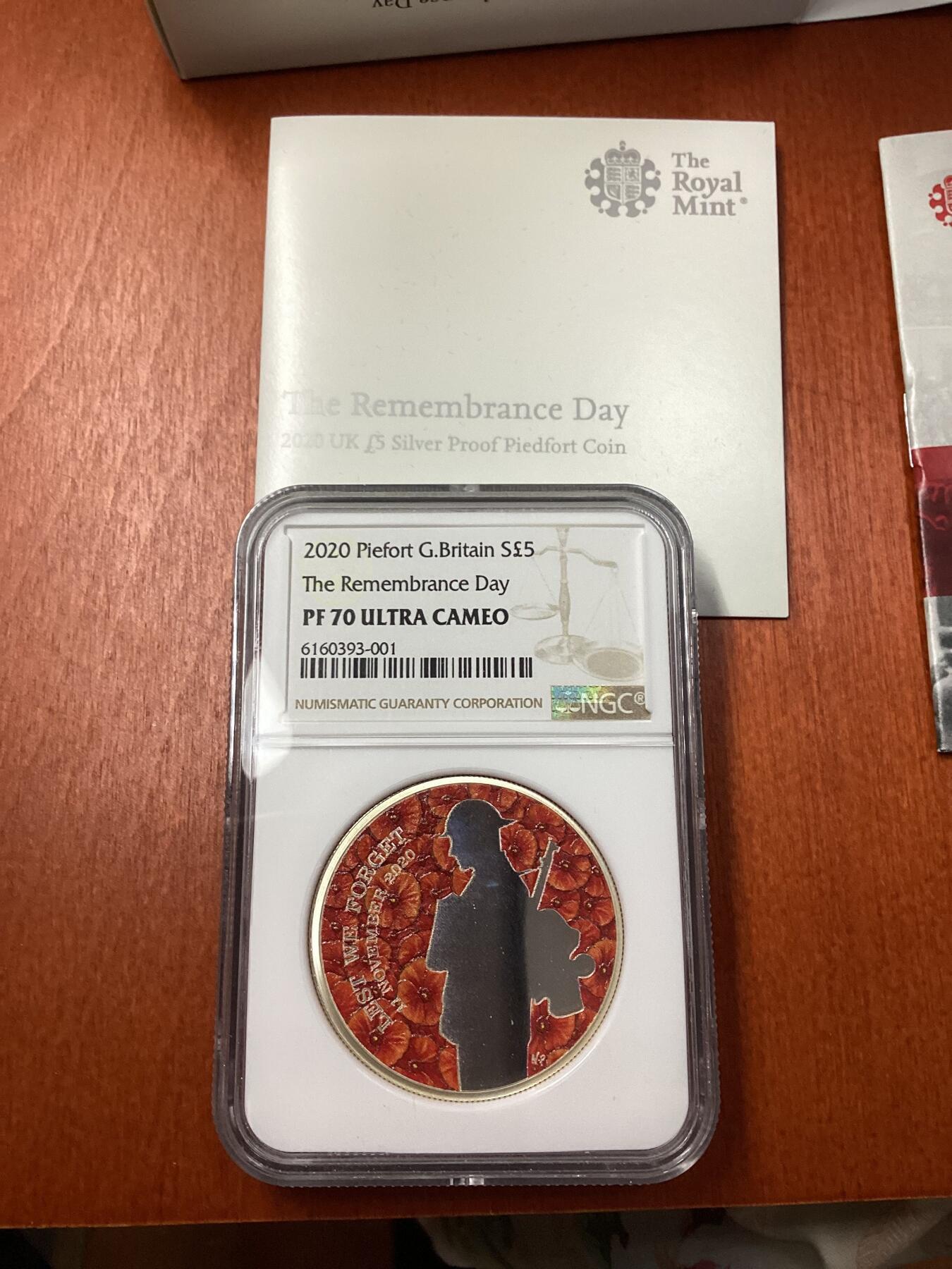 长老汇龙年精选第十八场拍卖 2020 英国阵亡将士纪念日5英镑彩色精制加厚银币，NGC PF70UC，盒证全