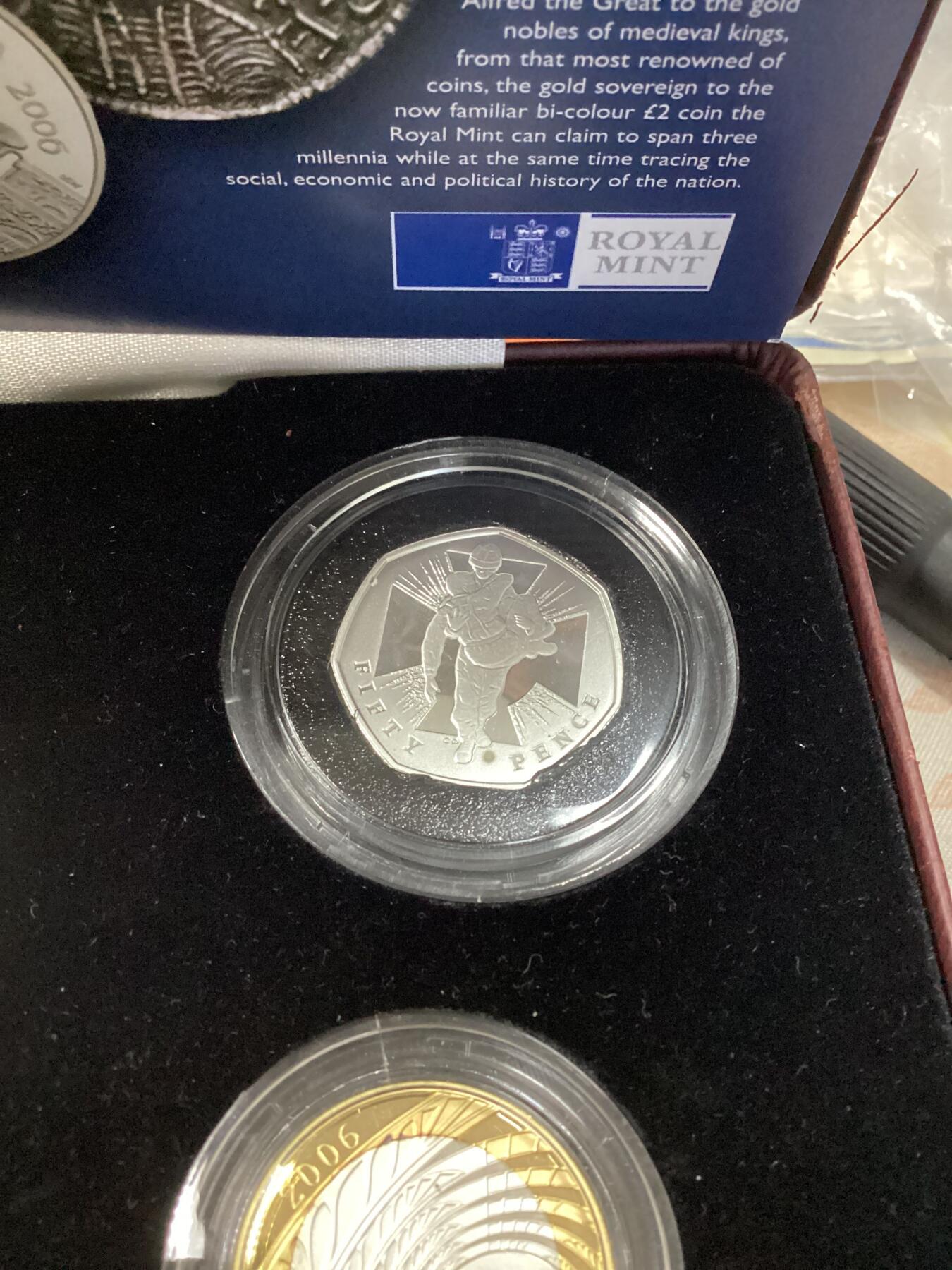长老汇龙年精选第十八场拍卖 2006英国精制加厚银币套装6枚，面值从50便士到5英镑，盒证全，3000套，稀罕之物