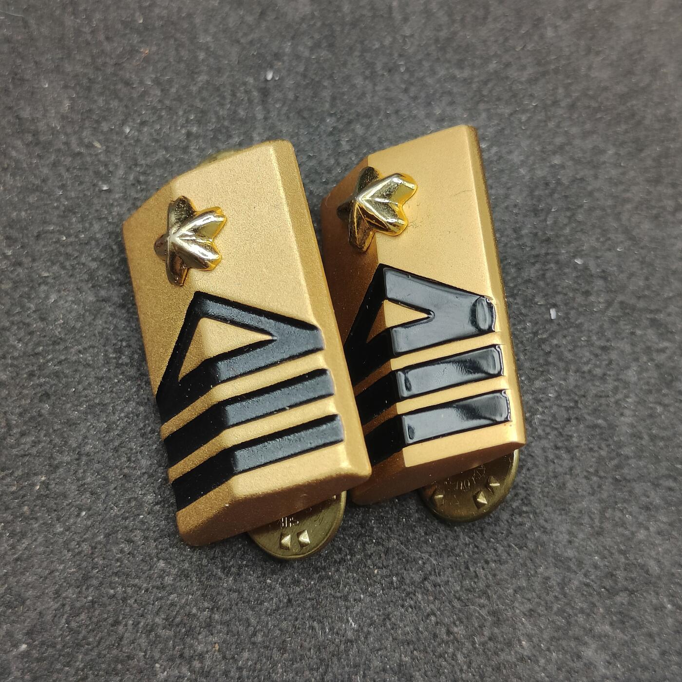 全场0元起拍 第180期 咸鱼国勋章拍卖专场 8月7日（周三）下午6：00开始 日本陆自曹士阶级章