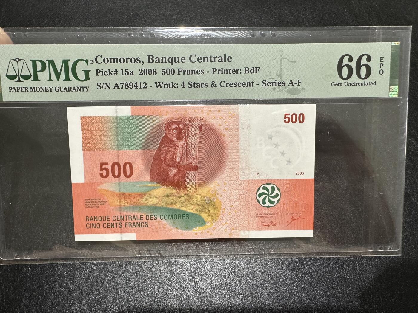 《外钞收藏家》第三百九十九期 2006年科摩罗1000法郎 PMG66 A冠