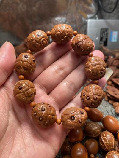 苏州核雕与你有缘 - 福利苏工核雕纯手工铁核金蟾，开脸到位，表情丰富，立体感十足，尺寸2。0x2.28喜欢的来价格不贵