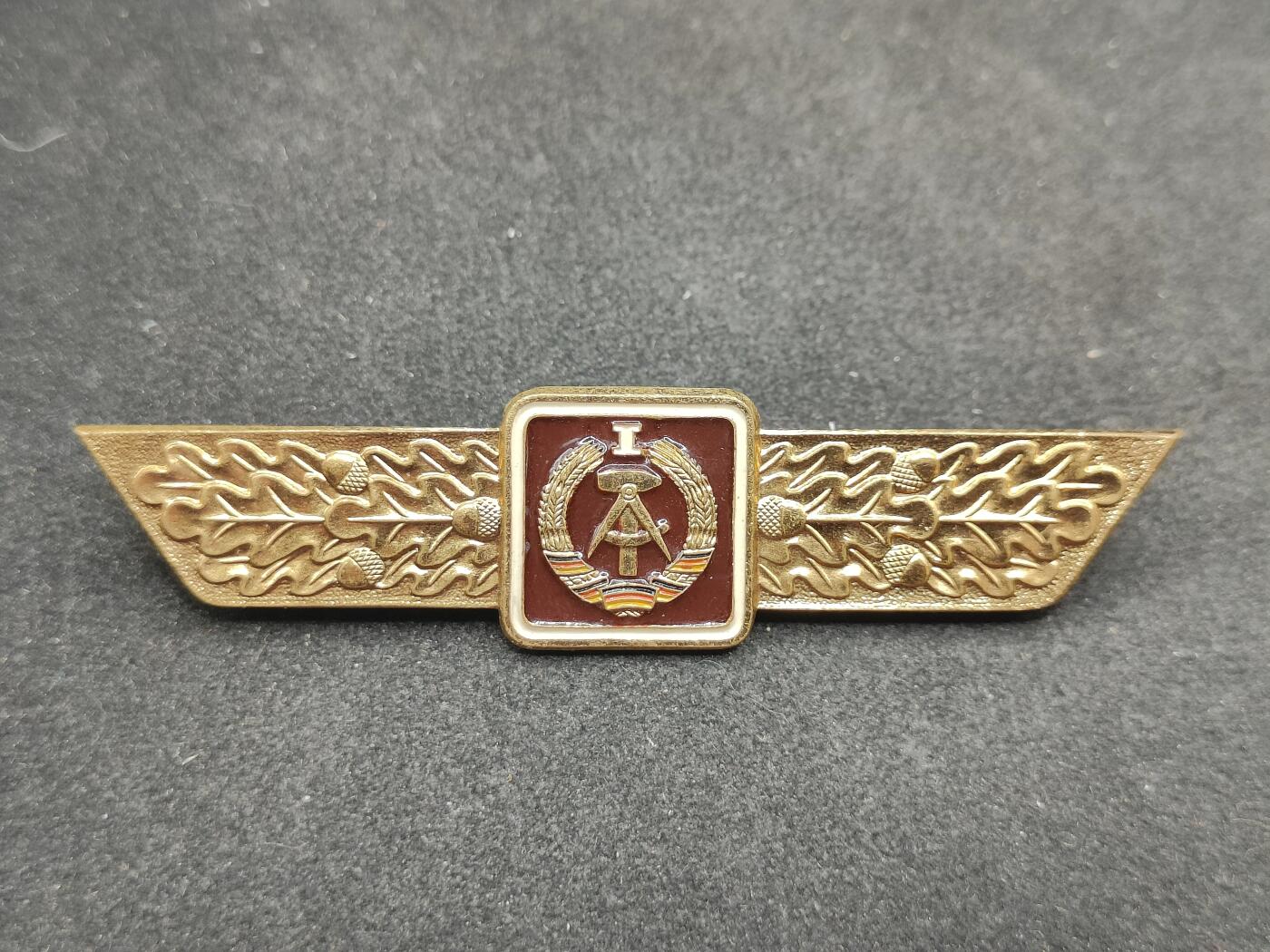 全场0元起拍 第180期 咸鱼国勋章拍卖专场 8月7日（周三）下午6：00开始 东德63版 人民军一级技能章