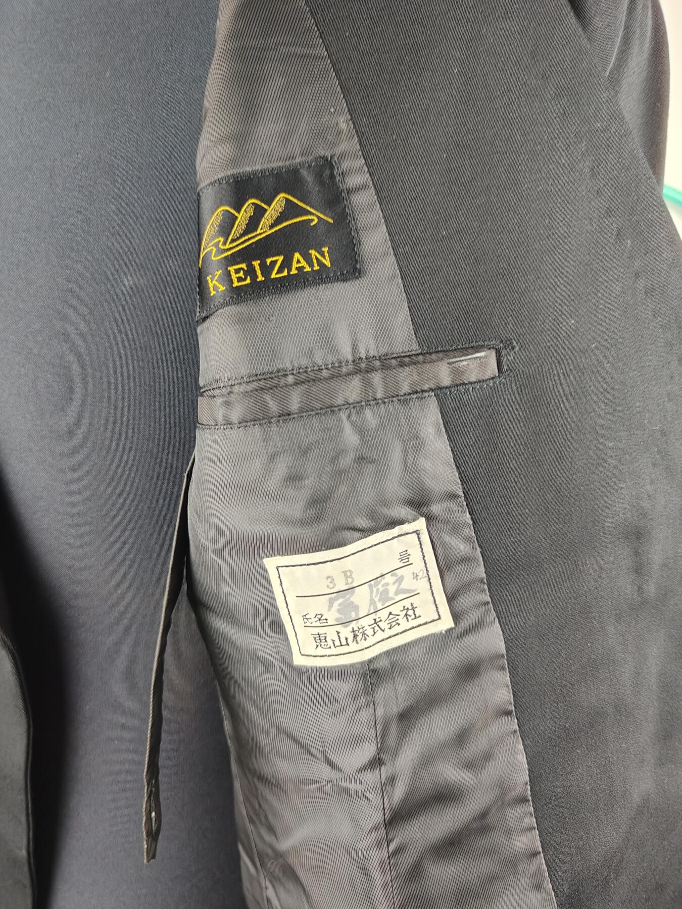 全场0元起拍 第180期 咸鱼国勋章拍卖专场 8月7日（周三）下午6：00开始 日本海自一等海尉常服一套 胸围108 肩宽45 衣长73 袖长55 腰围80 裤长99