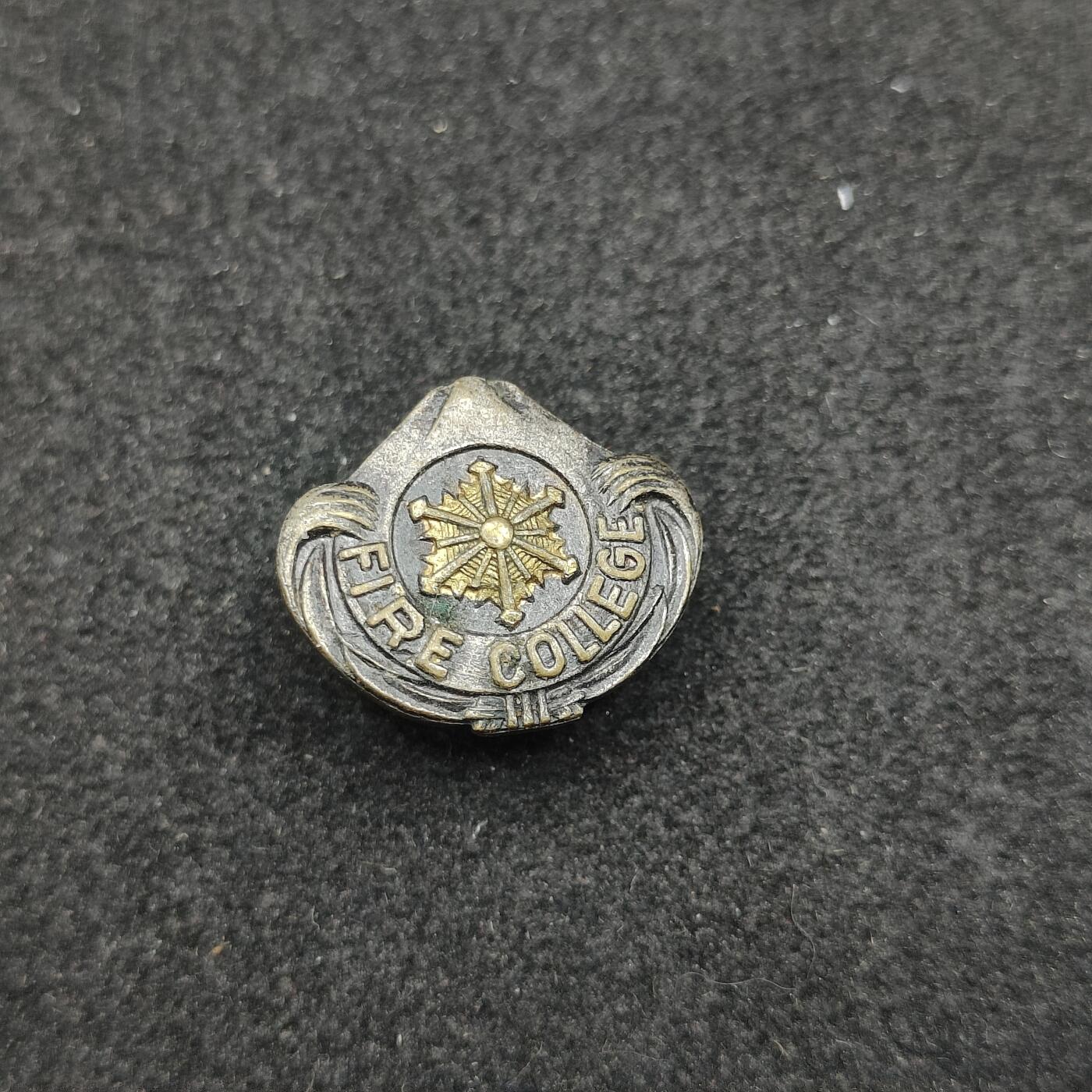 全场0元起拍 第180期 咸鱼国勋章拍卖专场 8月7日（周三）下午6：00开始 日本警察徽章