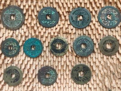 08月03日 币章邮杂 - 安南（越南）方孔浇铸古币 12种