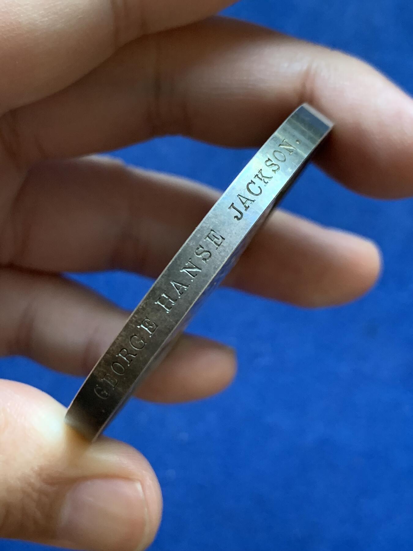 《竞宝斋》第295场- 周日，周一  2场连拍 （全场包邮） 英国1915乔治五世皇家艺术学会总统奖章 罕见大银章，人像浮雕凝霜很棒，55mm，92.2g，带高级原盒