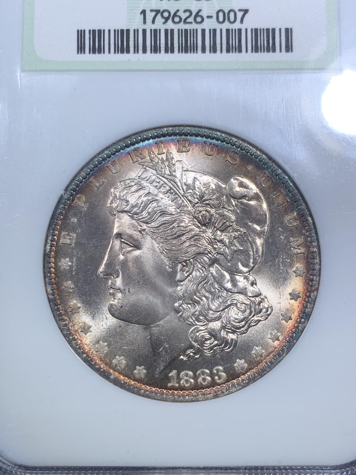 《竞宝斋》第295场- 周日，周一  2场连拍 （全场包邮） NGC MS65 老盒美国 1883-O 摩根银币 蓝金彩非常漂亮