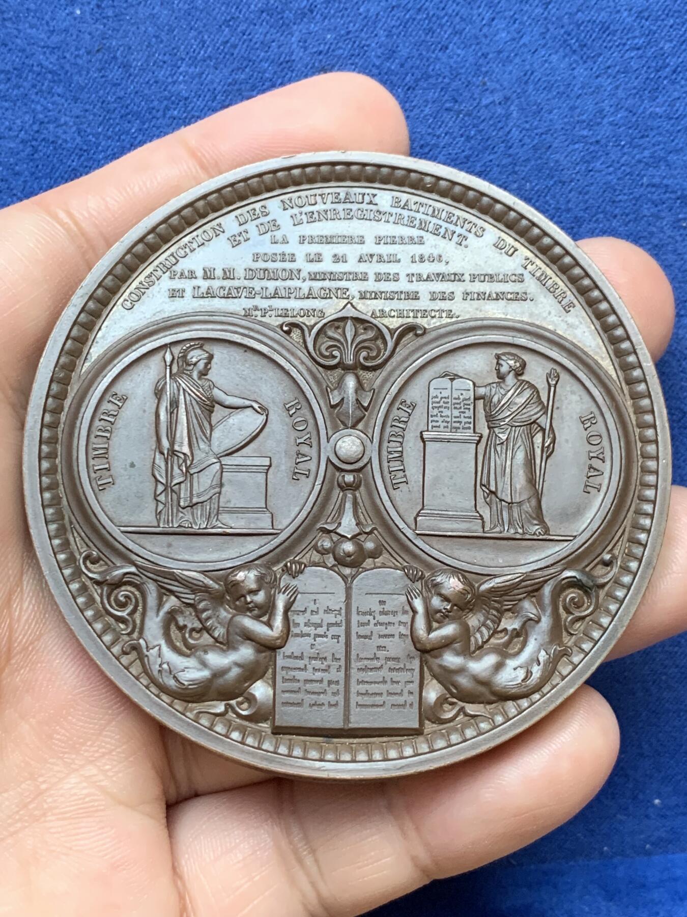 《竞宝斋》第295场- 周日，周一  2场连拍 （全场包邮） 原铸 法国国王菲利普一世头像铜章 大规格 156.3克 68mm  手指铭