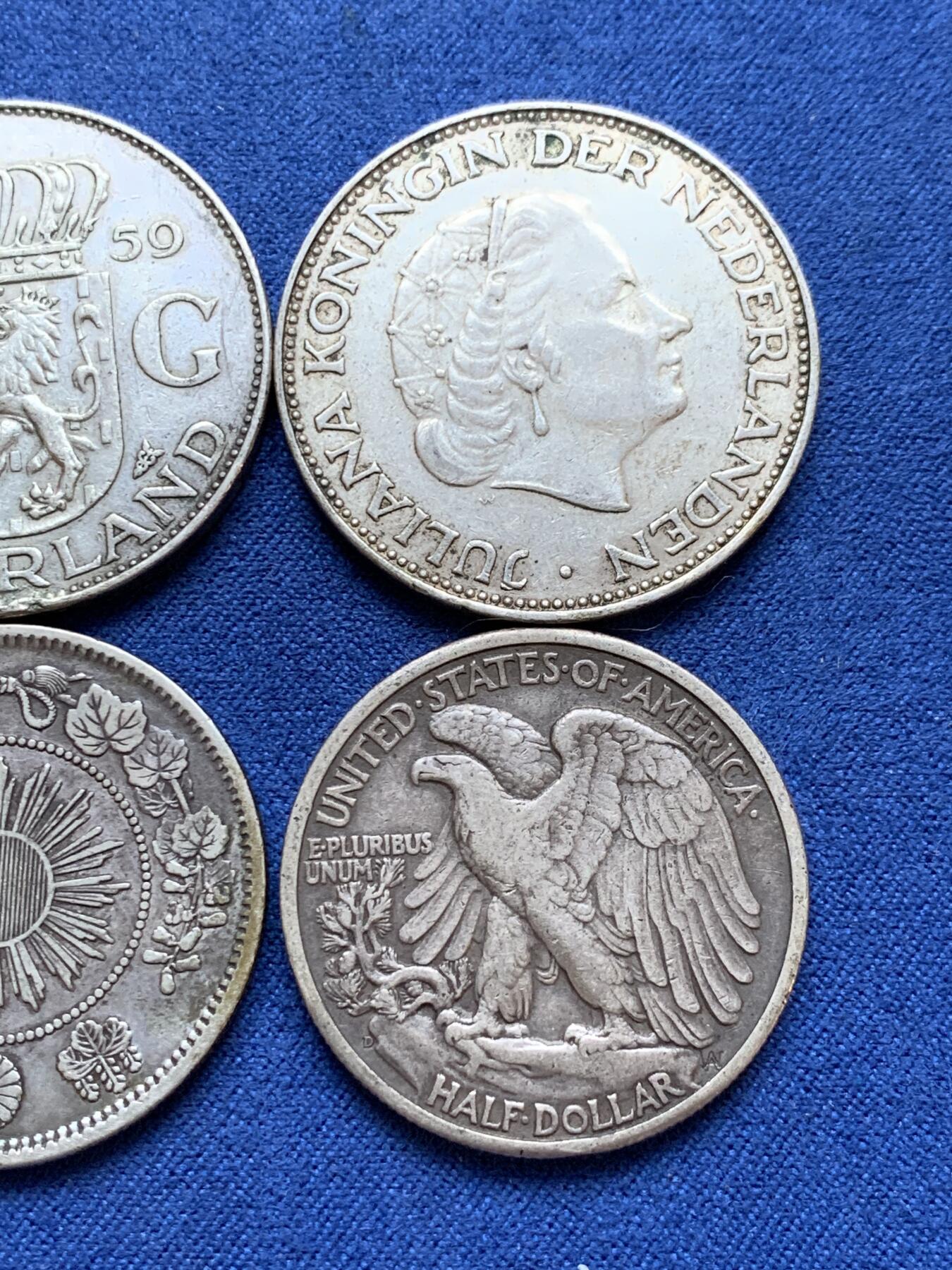 《竞宝斋》第295场- 周日，周一  2场连拍 （全场包邮） 4枚一组 荷兰朱莉安娜女王2.5盾银币两枚+美国1945年行走女神50美分银币一枚+明治四年日本龙五十钱银币一枚