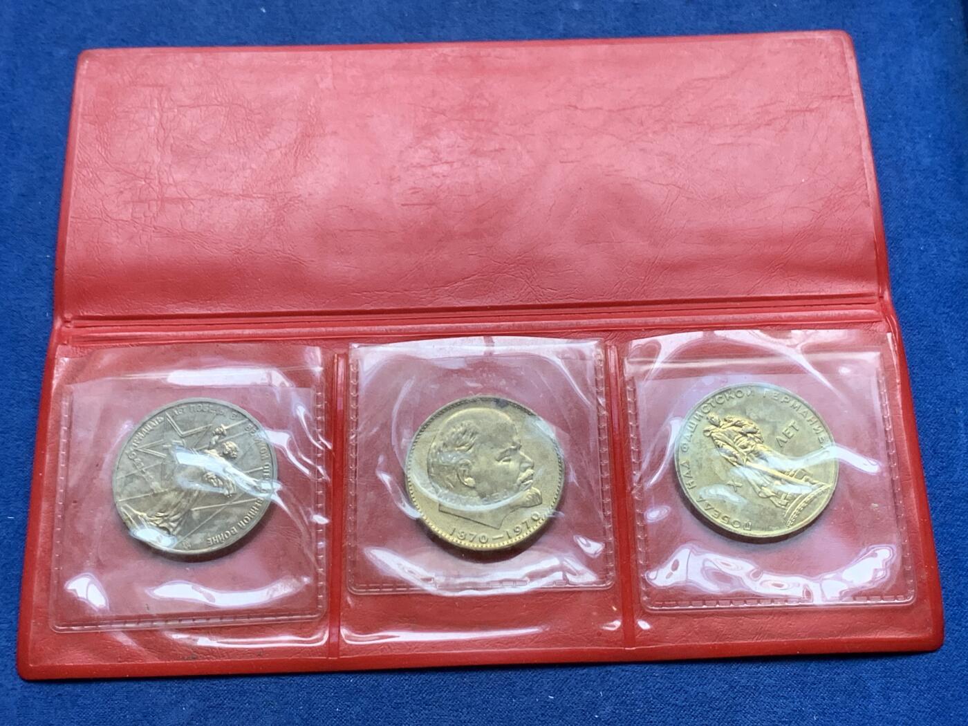 《竞宝斋》第295场- 周日，周一  2场连拍 （全场包邮） 苏联1975年二战胜利30周年纪念红皮套，3枚官方原铸一套！