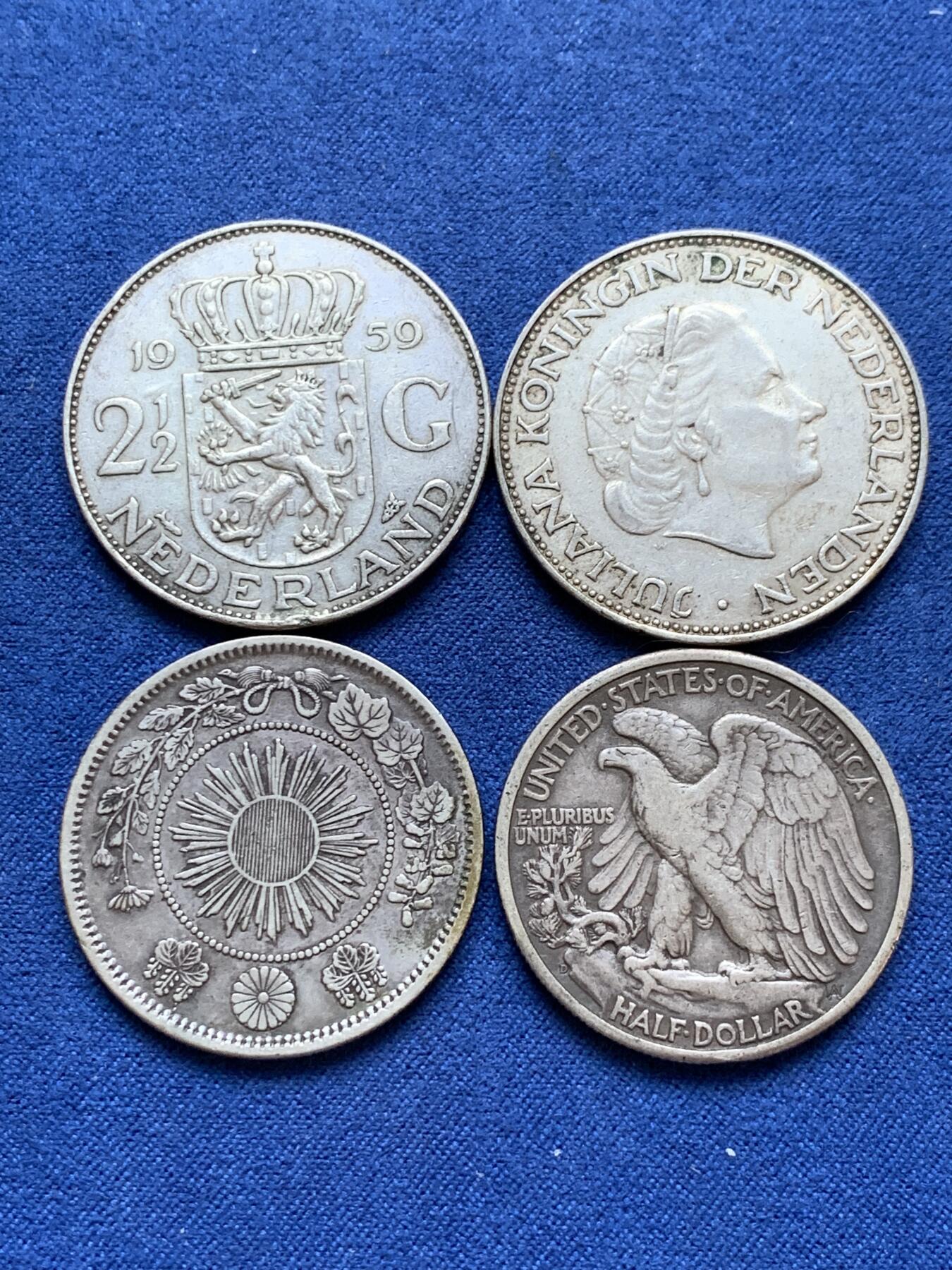 《竞宝斋》第295场- 周日，周一  2场连拍 （全场包邮） 4枚一组 荷兰朱莉安娜女王2.5盾银币两枚+美国1945年行走女神50美分银币一枚+明治四年日本龙五十钱银币一枚