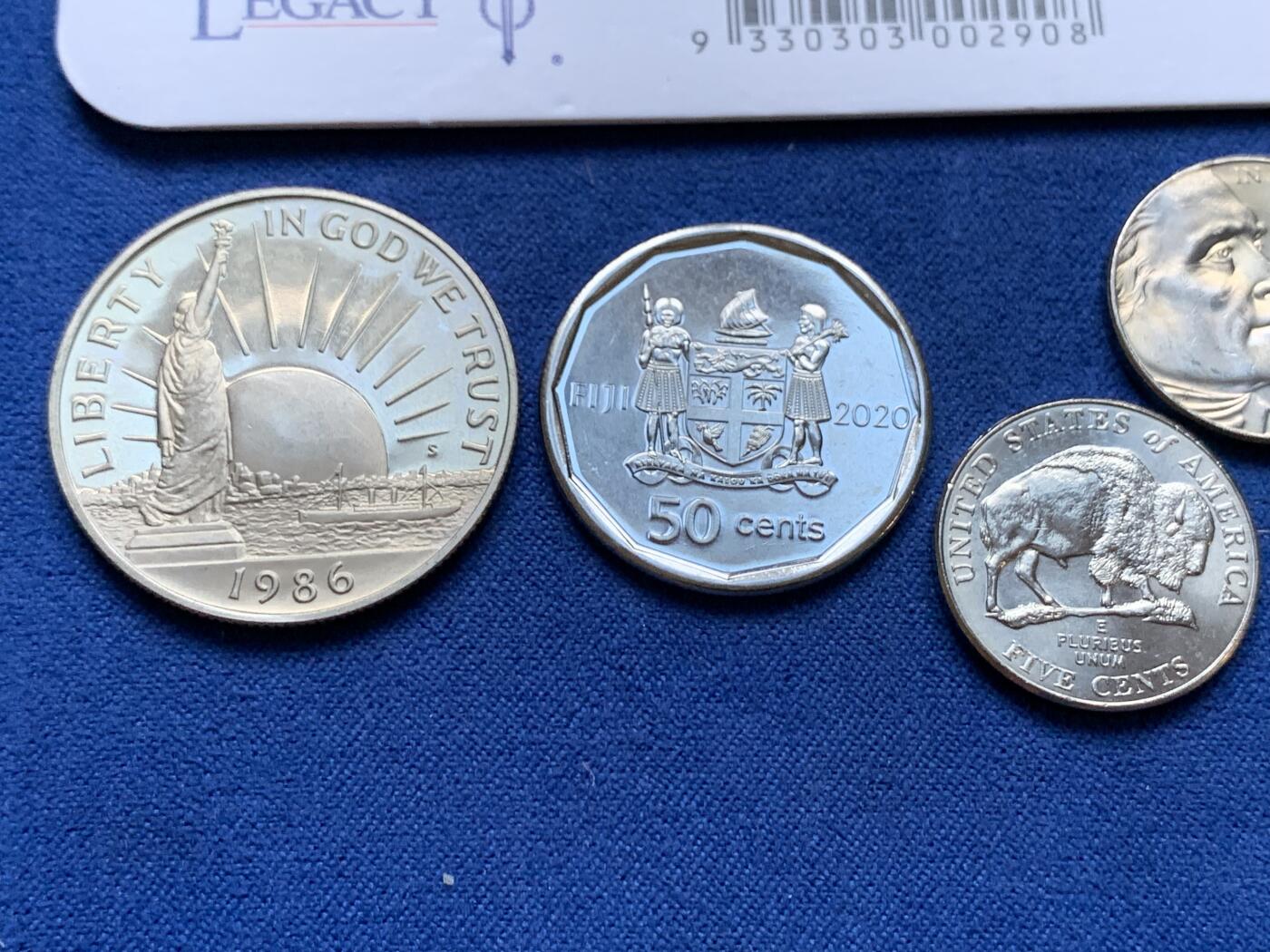 《竞宝斋》第295场- 周日，周一  2场连拍 （全场包邮） 7枚一组 国外普通纪念币  品相种类见图