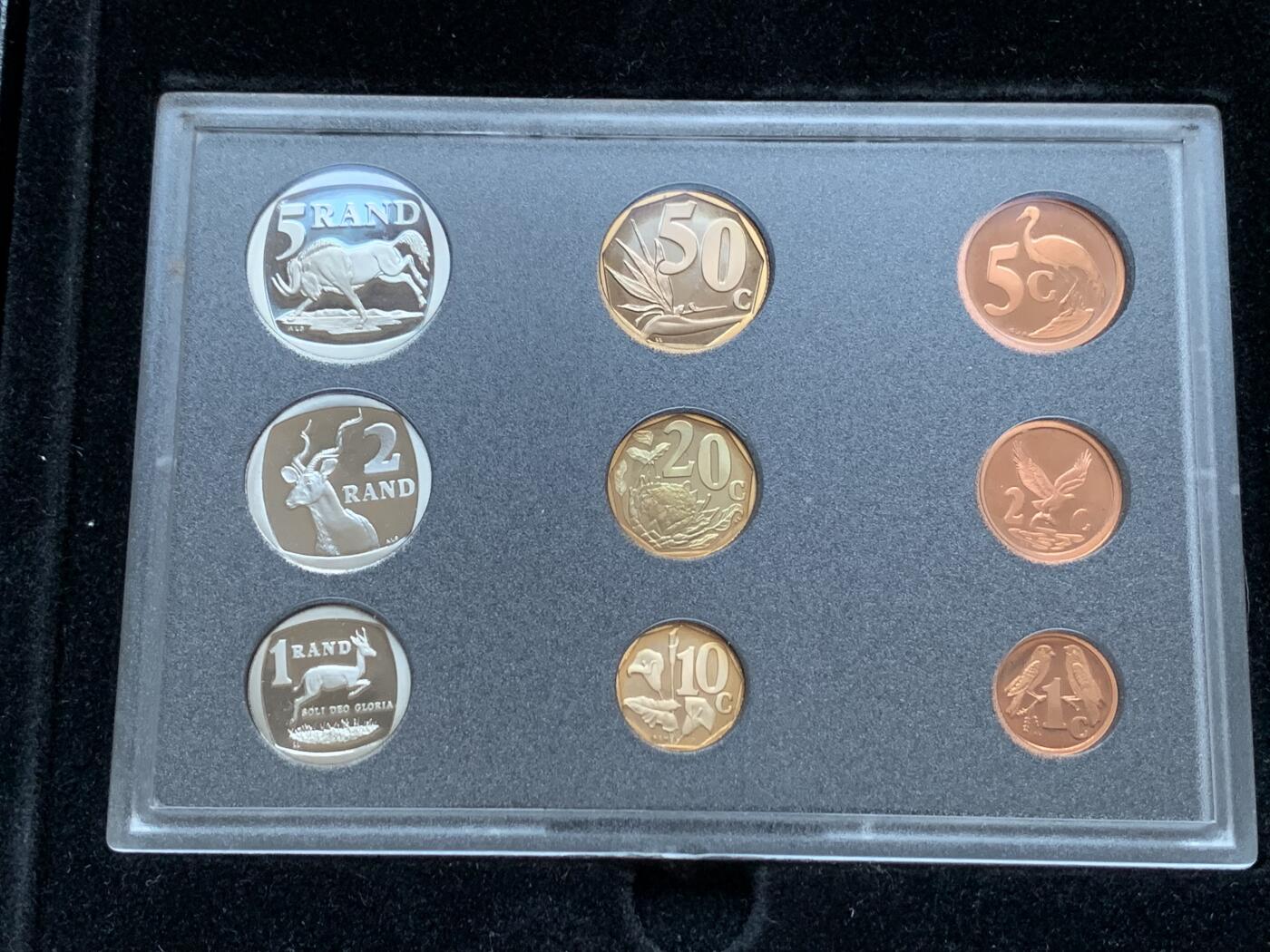 《竞宝斋》第295场- 周日，周一  2场连拍 （全场包邮） 1999 南非精制套币 豪华原装 全新无氧化 南非后期的精制套币非常少见