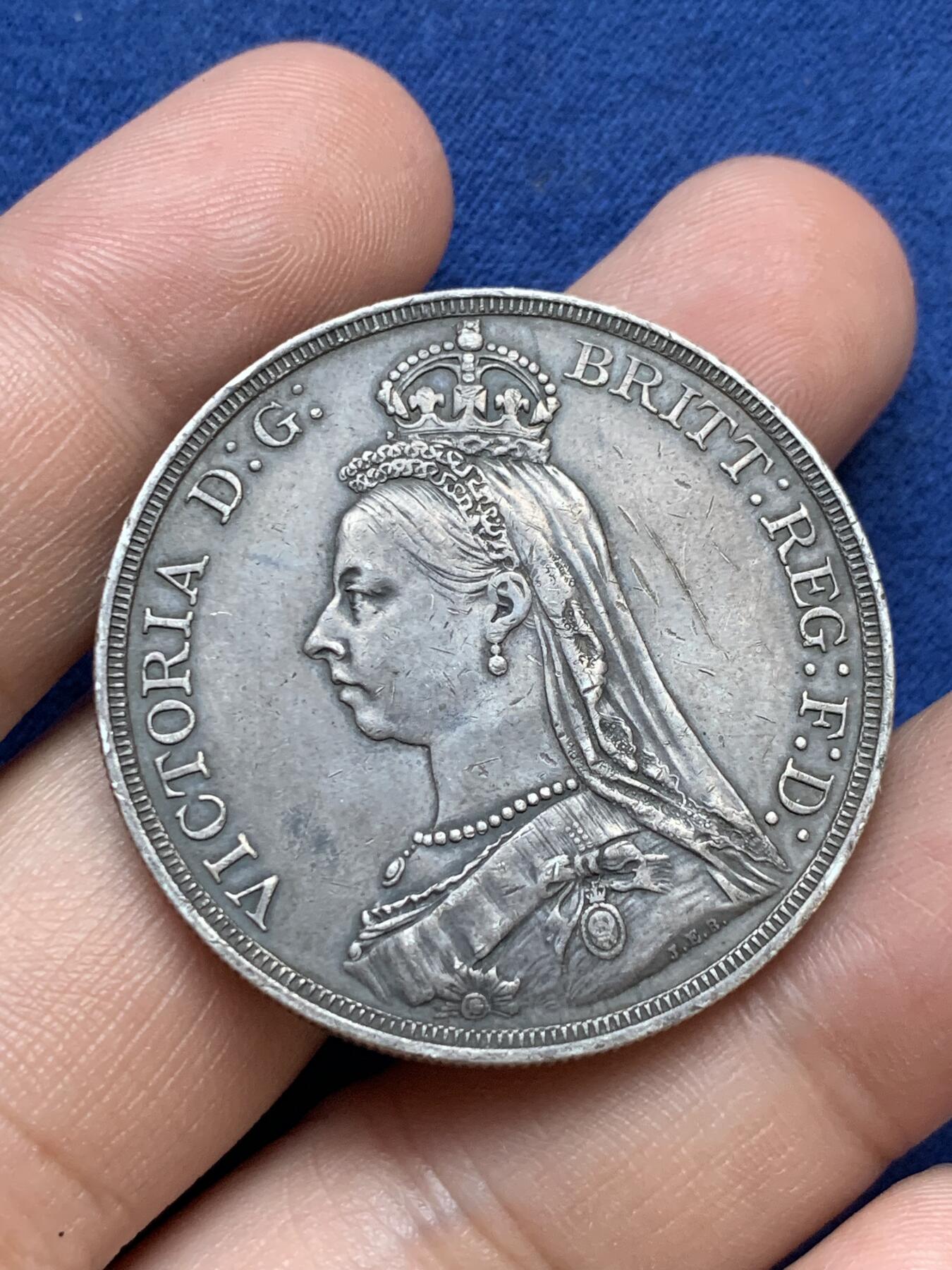 《竞宝斋》第295场- 周日，周一  2场连拍 （全场包邮） 英国1887维多利亚马剑大银币