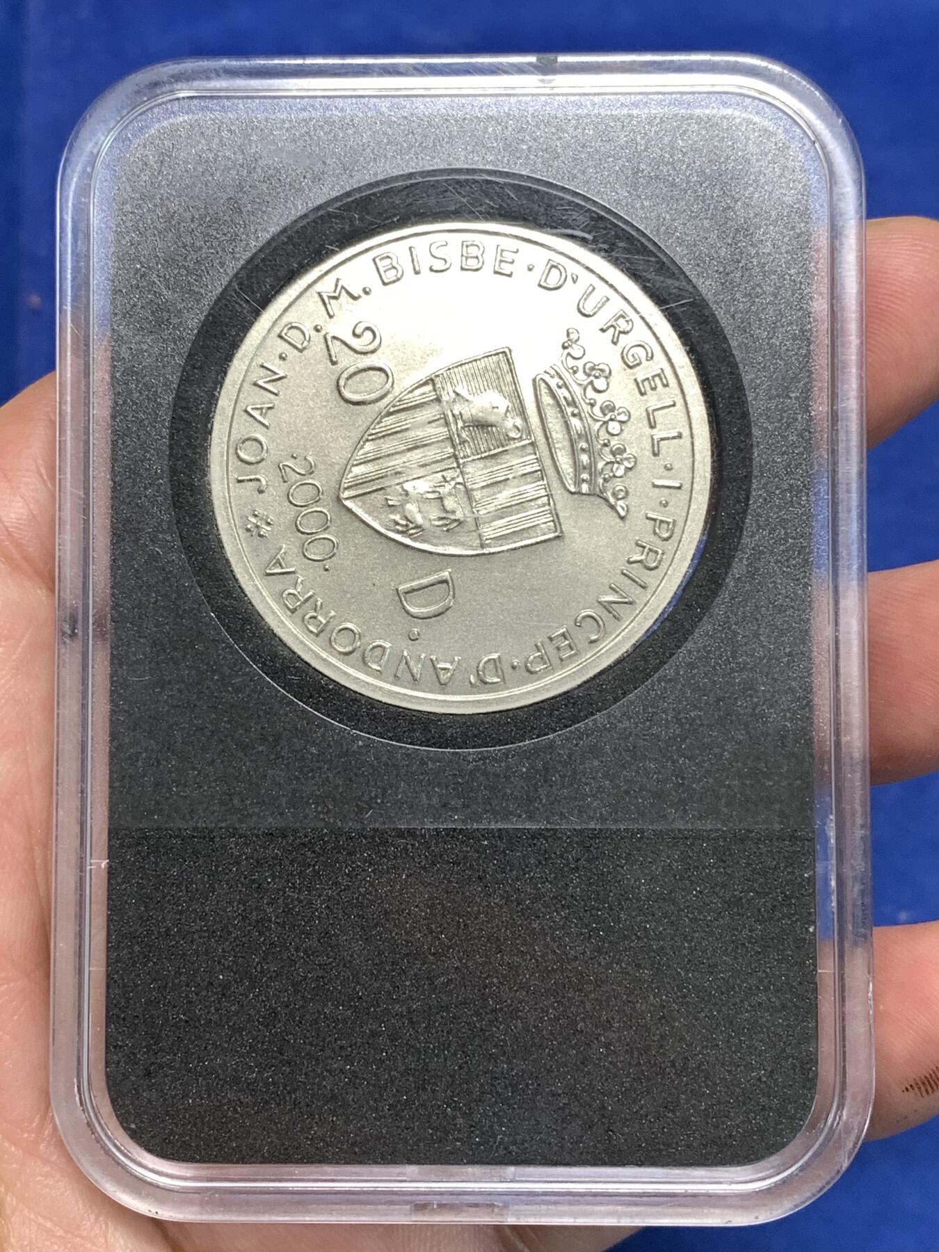 《竞宝斋》第295场- 周日，周一  2场连拍 （全场包邮） 2000年 安道尔 20第纳尔 悉尼奥运会-跳远 发行数量：6000 银0.925 26.5克 中间镶1.5克0.917金