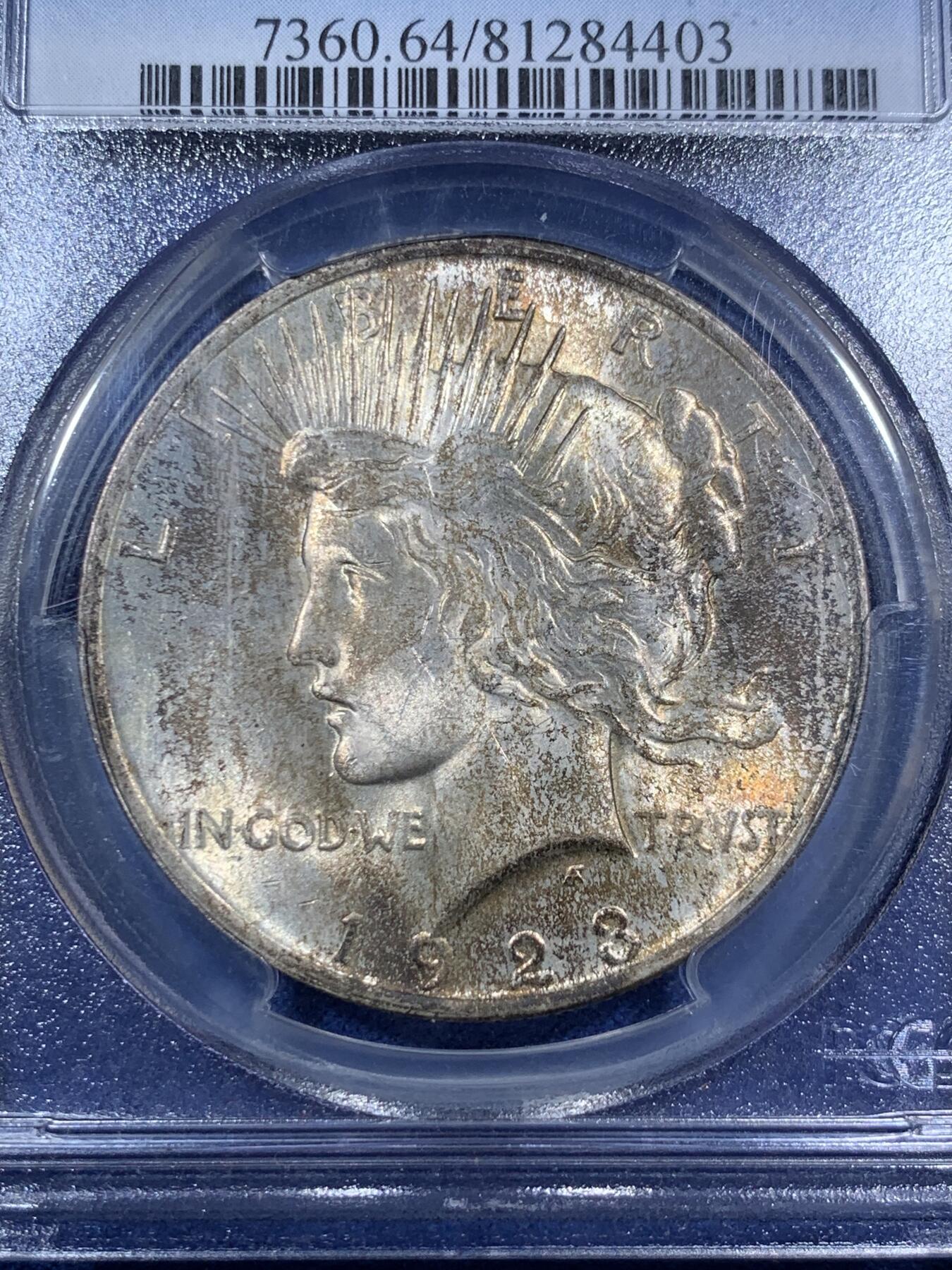 《竞宝斋》第295场- 周日，周一  2场连拍 （全场包邮） PCGS MS64 美国1923年和平银元 原汁原味淡彩老包浆，包浆醇厚润泽又犀利，币面清爽干净又漂亮，盒子背面支撑小磕